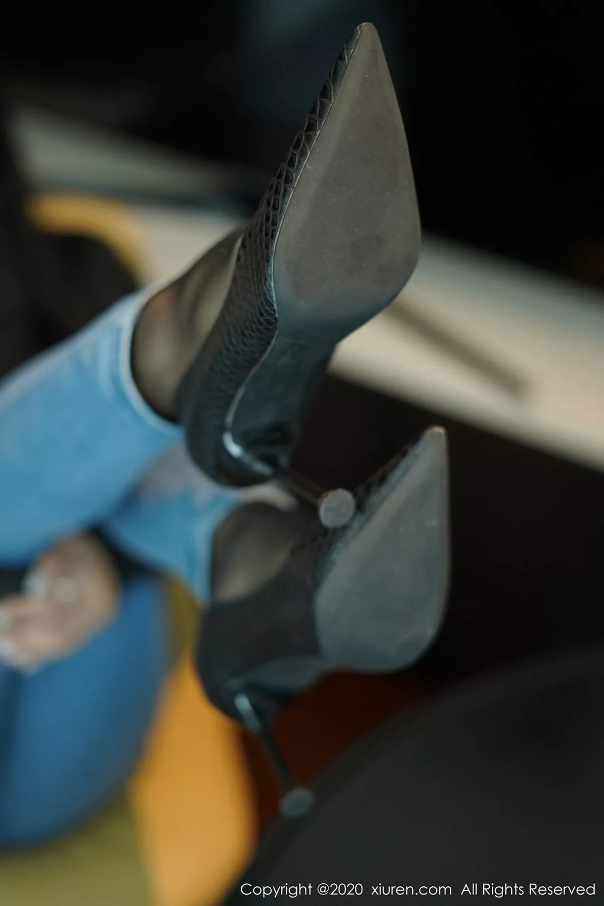 秀人集.com_[XiuRen秀人网]No.2386_嫩模小蛮妖Yummy私房牛仔裤半脱露超薄黑丝裤袜秀翘臀诱惑写真67P