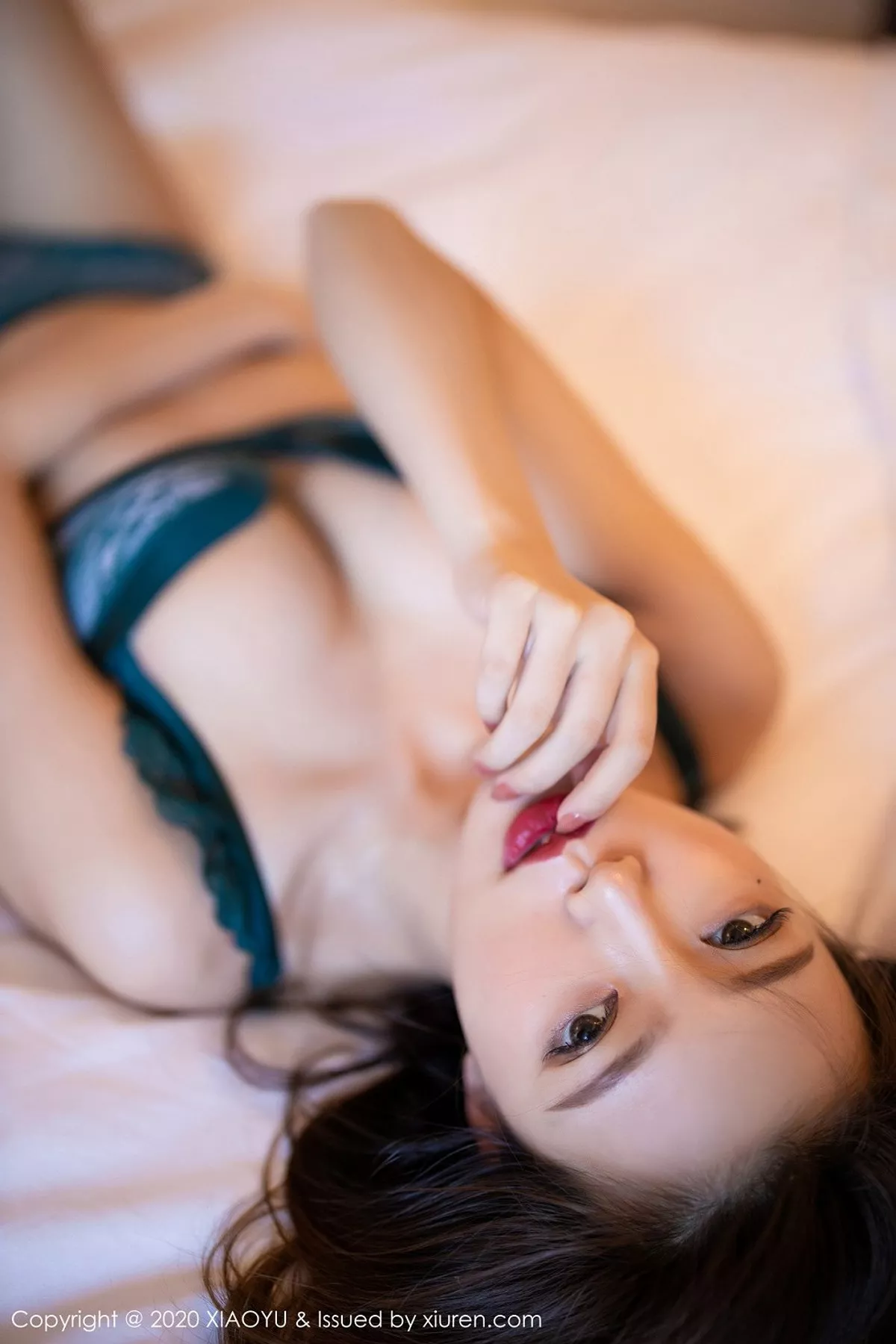 秀人集.com_[XiaoYu画语界]Vol.337_女神冯木木LRIS私房性感青瓷色内衣秀完美身材诱惑写真50P