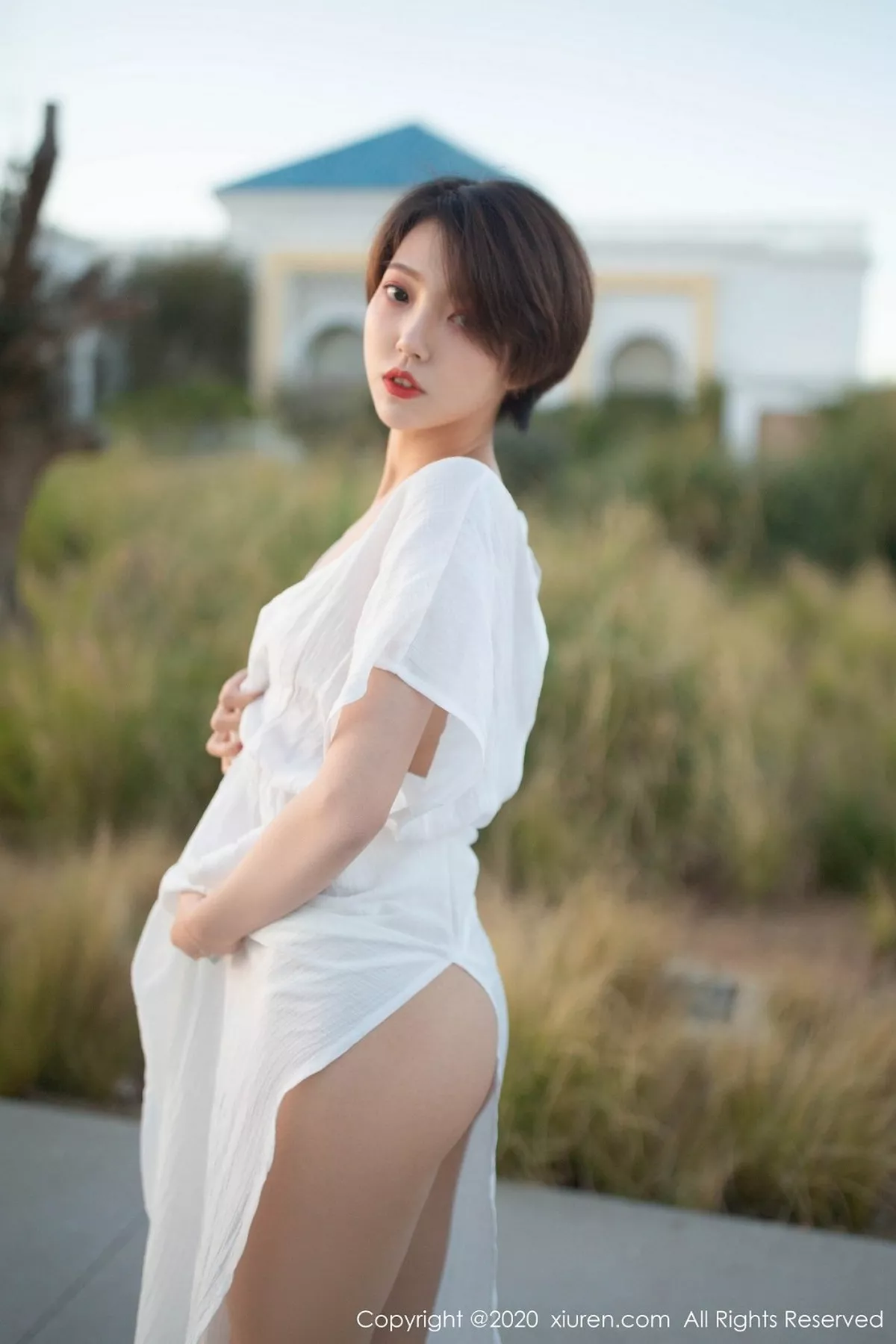 秀人集.com_[XiuRen秀人网]No.2405_嫩模冯木木LRIS户外白色睡衣+私房白色蕾丝内衣惹火诱惑写真82P