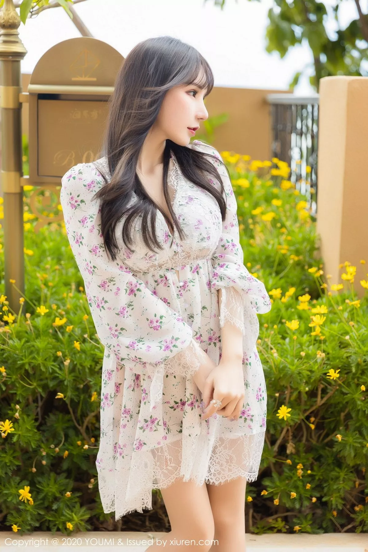 秀人集.com_[YouMi尤蜜荟]Vol.500_女神周于希Sandy大理旅拍小碎花裙子半脱秀完美身材诱惑写真58P