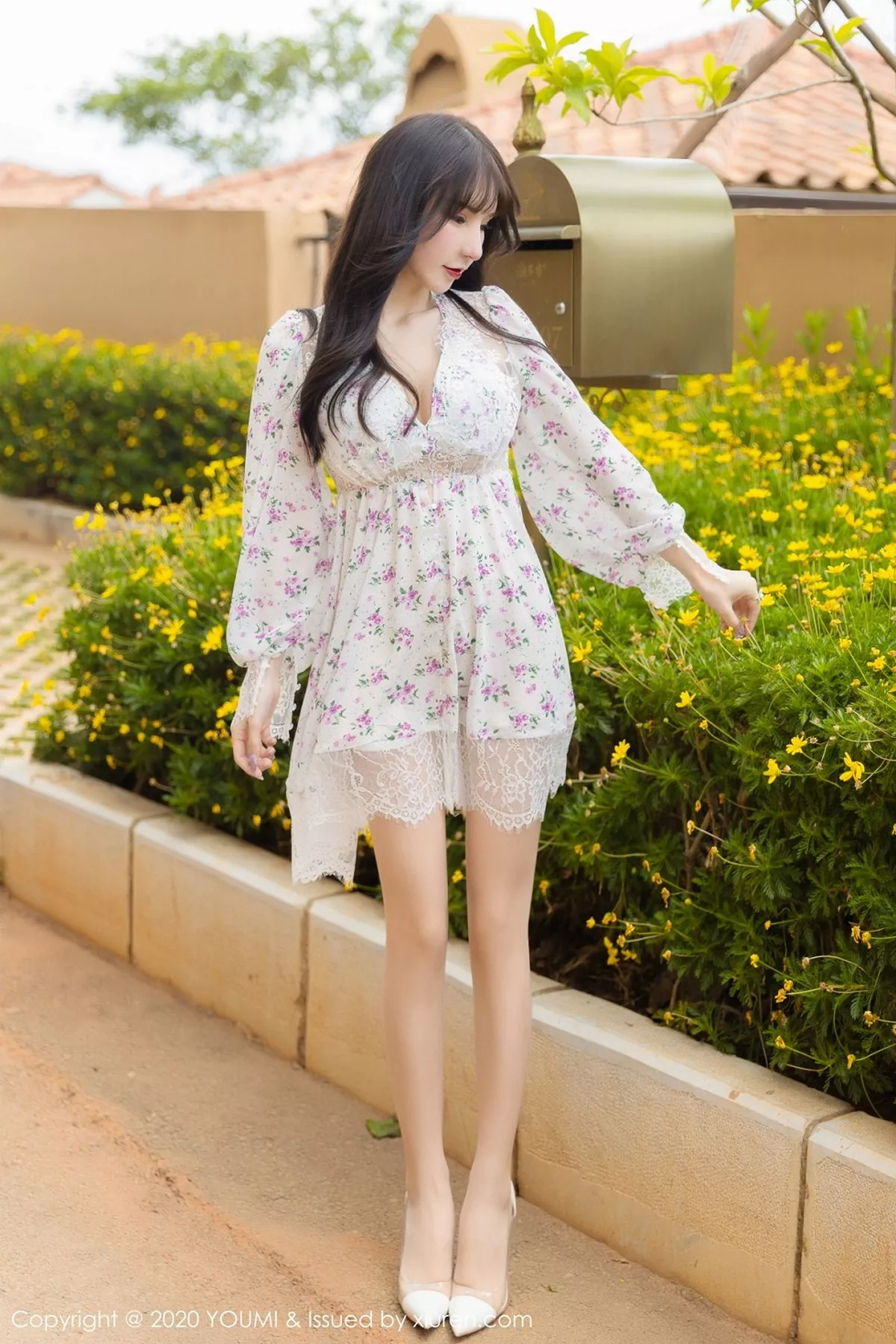 秀人集.com_[YouMi尤蜜荟]Vol.500_女神周于希Sandy大理旅拍小碎花裙子半脱秀完美身材诱惑写真58P