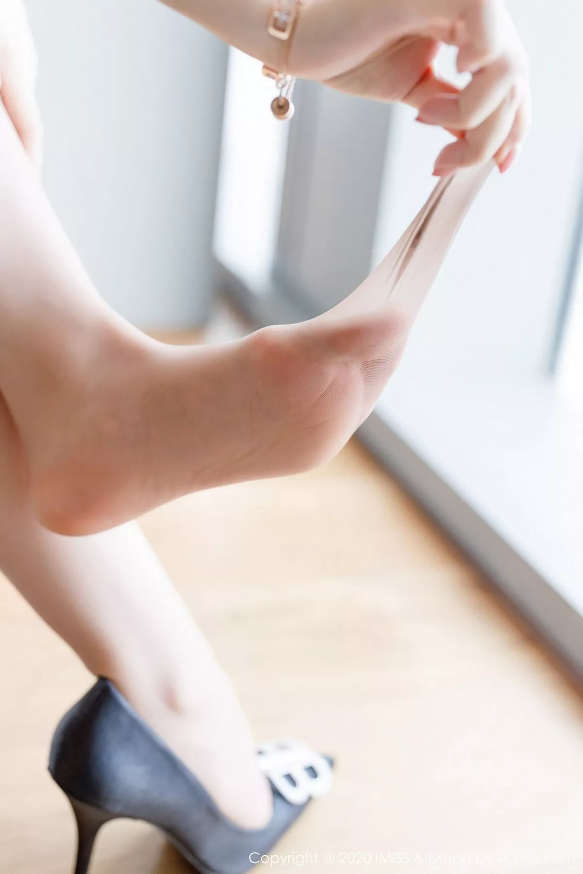 秀人集.com_[IMISS爱蜜社]Vol.489_嫩模Angela小热巴脱牛仔裤露高叉连体衣肉丝裤袜诱惑写真108P