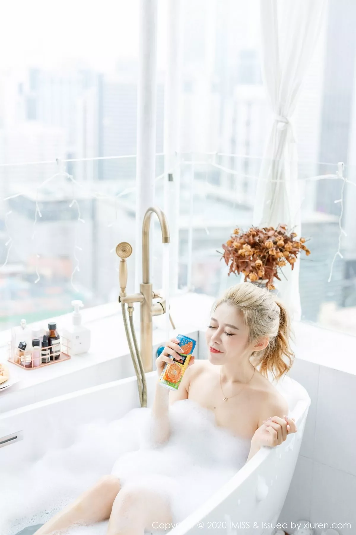 秀人集.com_[IMISS爱蜜社]Vol.490_女神luvian本能浴室大尺度泡泡浴秀火辣身材诱惑写真46P
