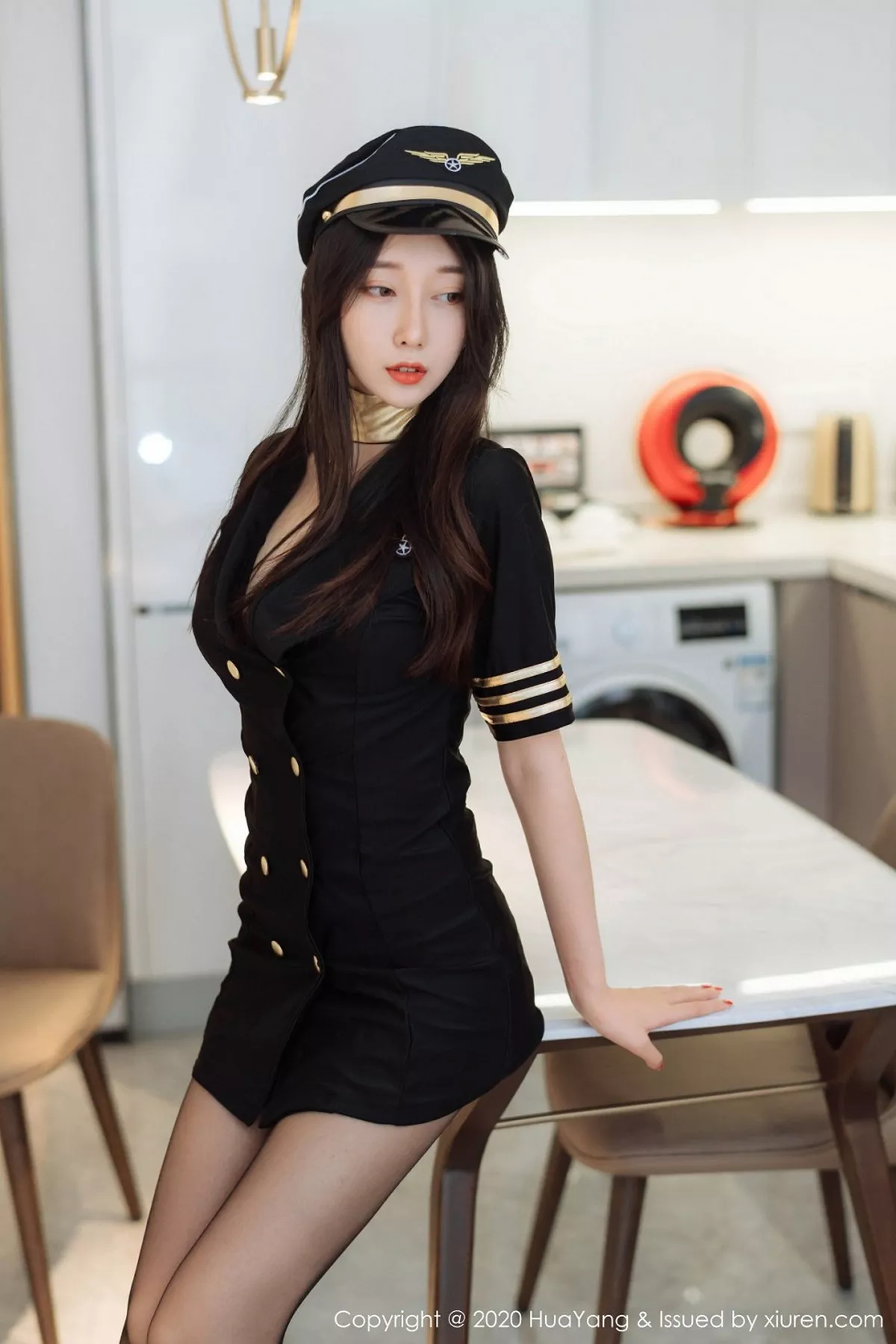 秀人集.com_[HuaYang花漾]Vol.269_嫩模玥儿玥er机长制服主题黑丝裤袜秀豹纹内裤极致诱惑写真73P