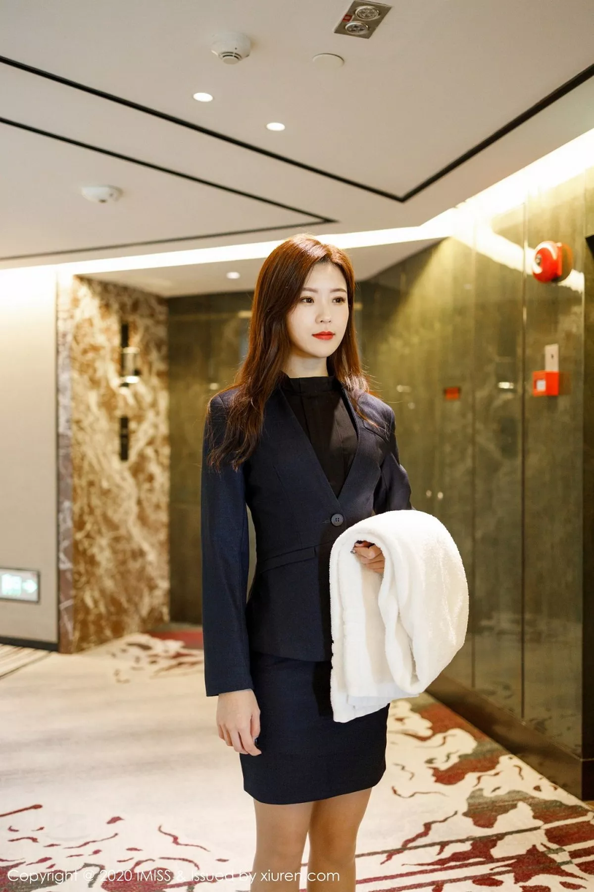 秀人集.com_[IMISS爱蜜社]Vol.491_嫩模杨紫嫣Cynthia酒店管家主题私房脱肉丝裤袜诱惑写真71P