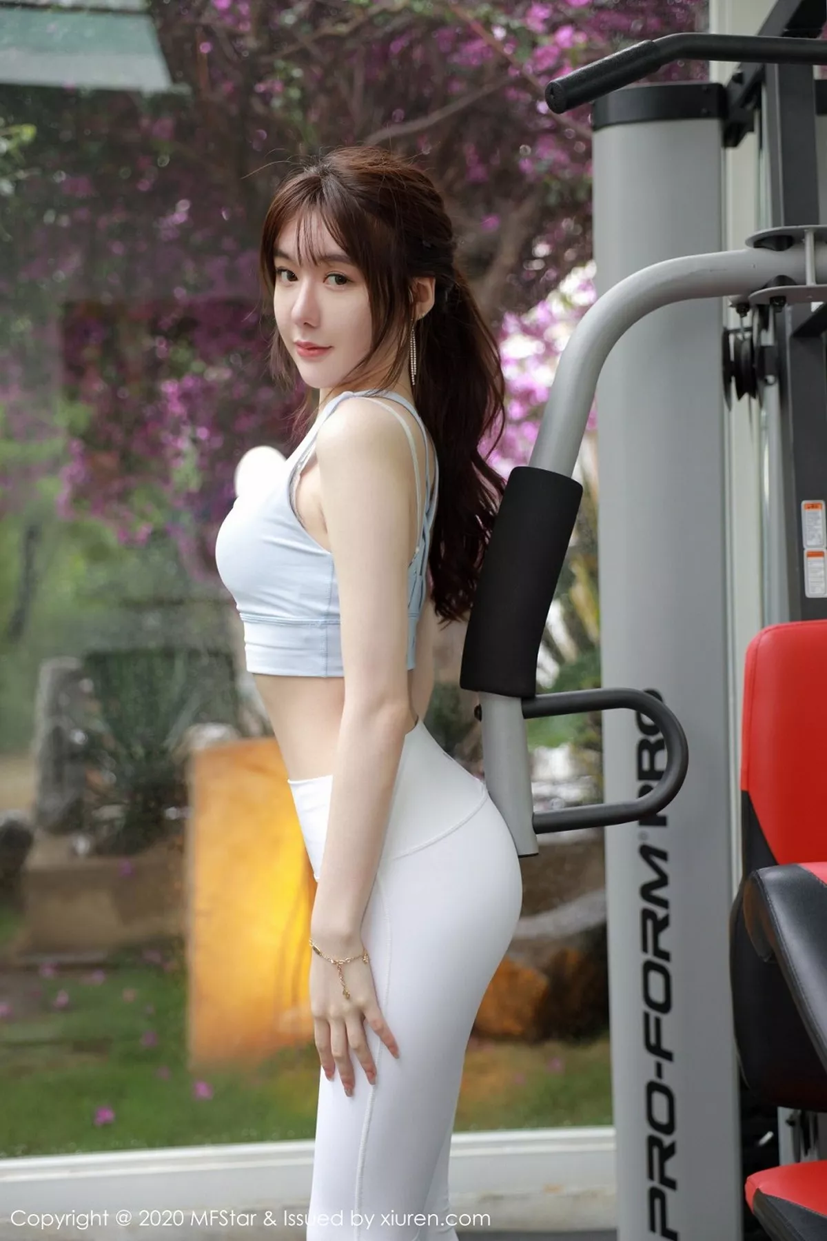 秀人集.com_[MFStar模范学院]Vol.365_嫩模薛琪琪sandy大理旅拍健身房紧身运动裤秀翘臀诱惑写真46P