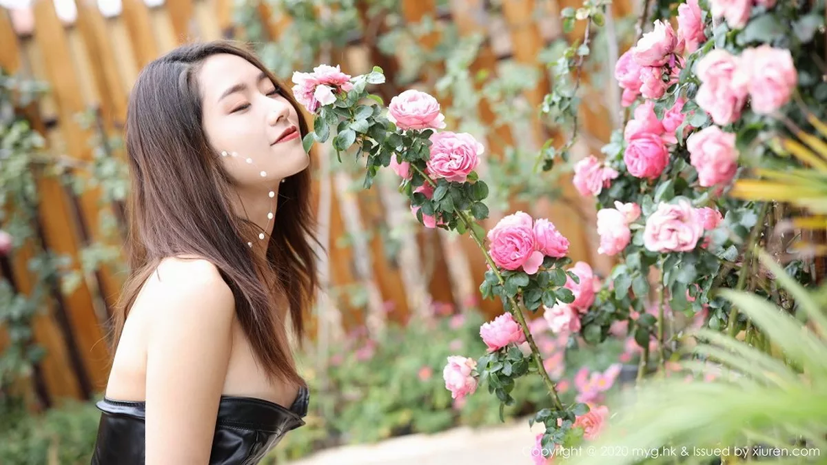 秀人集.com_[MyGirl美媛馆]Vol.444_嫩模方子萱大理旅拍私房黑色皮质连身裙配黑丝极致魅惑写真104P