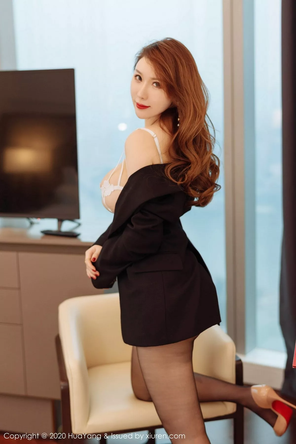 秀人集.com_[HuaYang花漾]Vol.260_女神Egg-尤妮丝私房制服半脱秀情趣内衣露豪乳极致诱惑写真45P