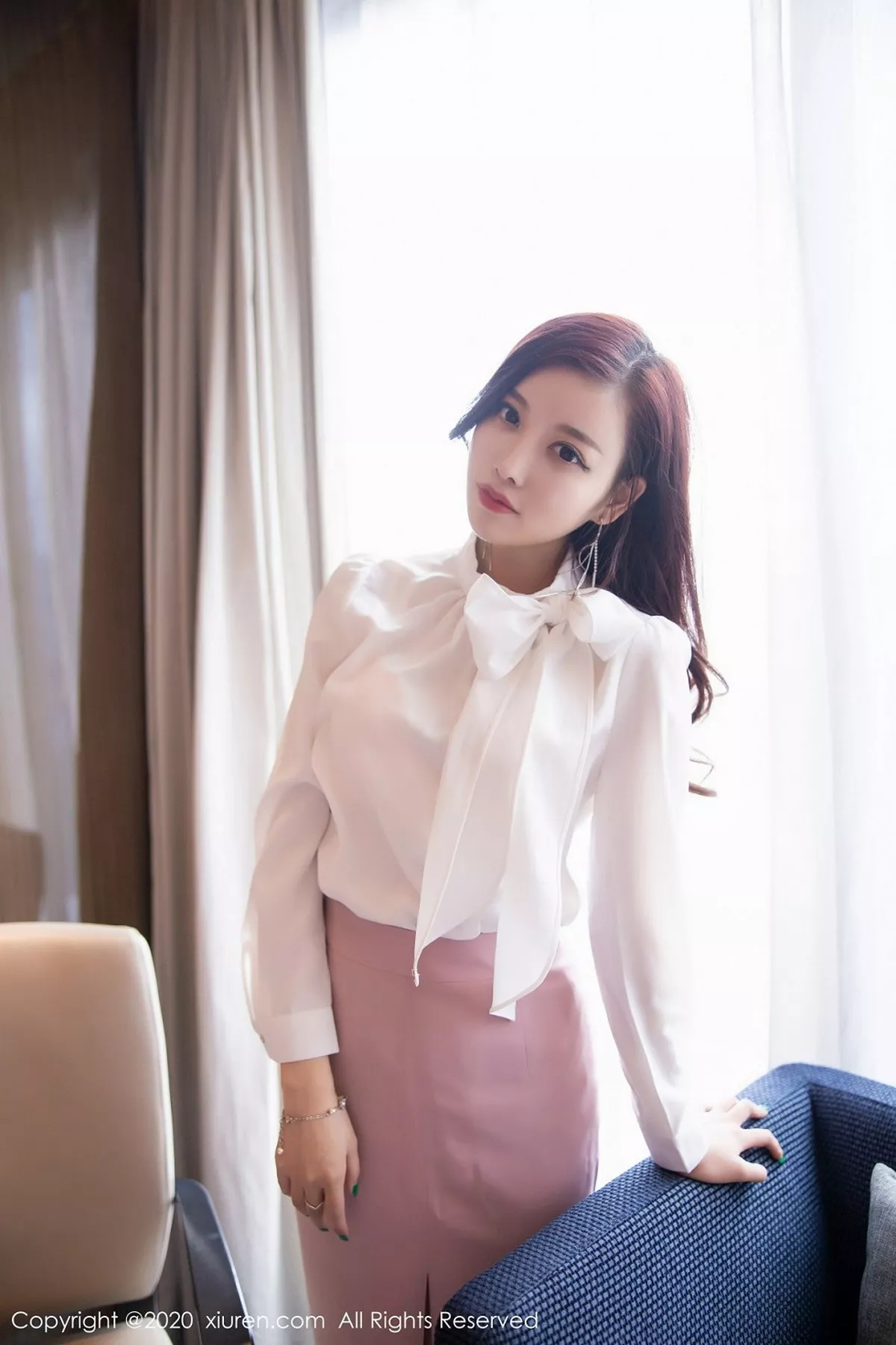 秀人集.com_[XiuRen秀人网]No.2431_女神杨晨晨sugar脱典雅华丽服饰露性感内衣秀完美身材诱惑写真78P