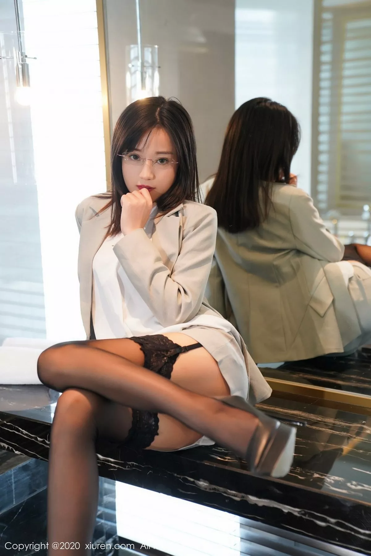 秀人集.com_[XiuRen秀人网]No.2433_嫩模仓井优香秘书职业装主题半脱露黑色吊带蕾丝袜诱惑写真82P