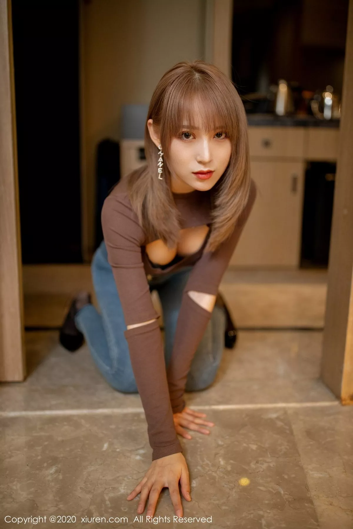 秀人集.com_[XiuRen秀人网]No.2443_丽质模特周慕汐fairy私房脱紧身牛仔裤露无内黑丝裤袜诱惑写真56P