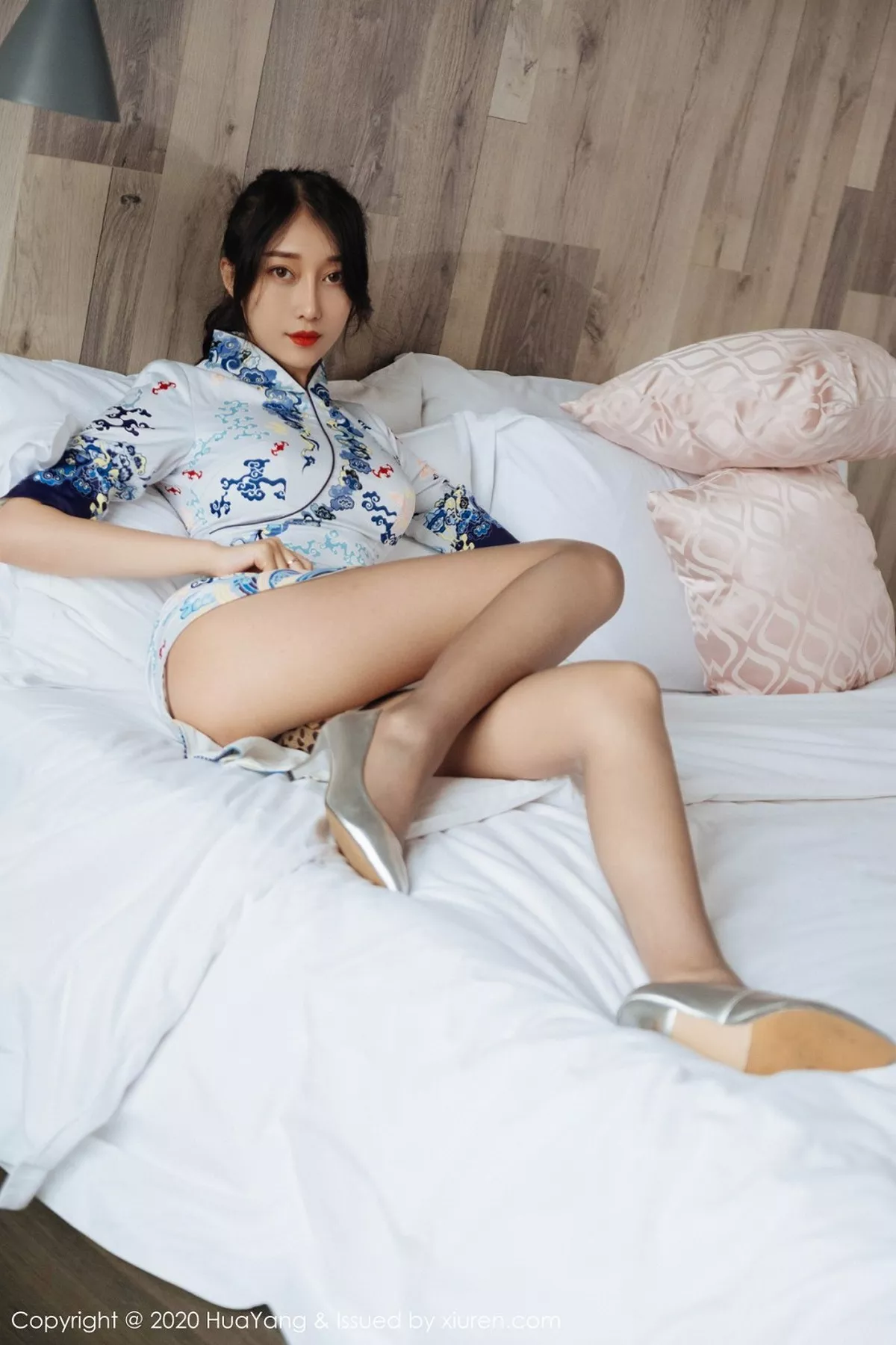 秀人集.com_[HuaYang花漾]Vol.274_嫩模玥儿玥er私房典雅旗袍半撩露豹纹内裤惹火诱惑写真72P