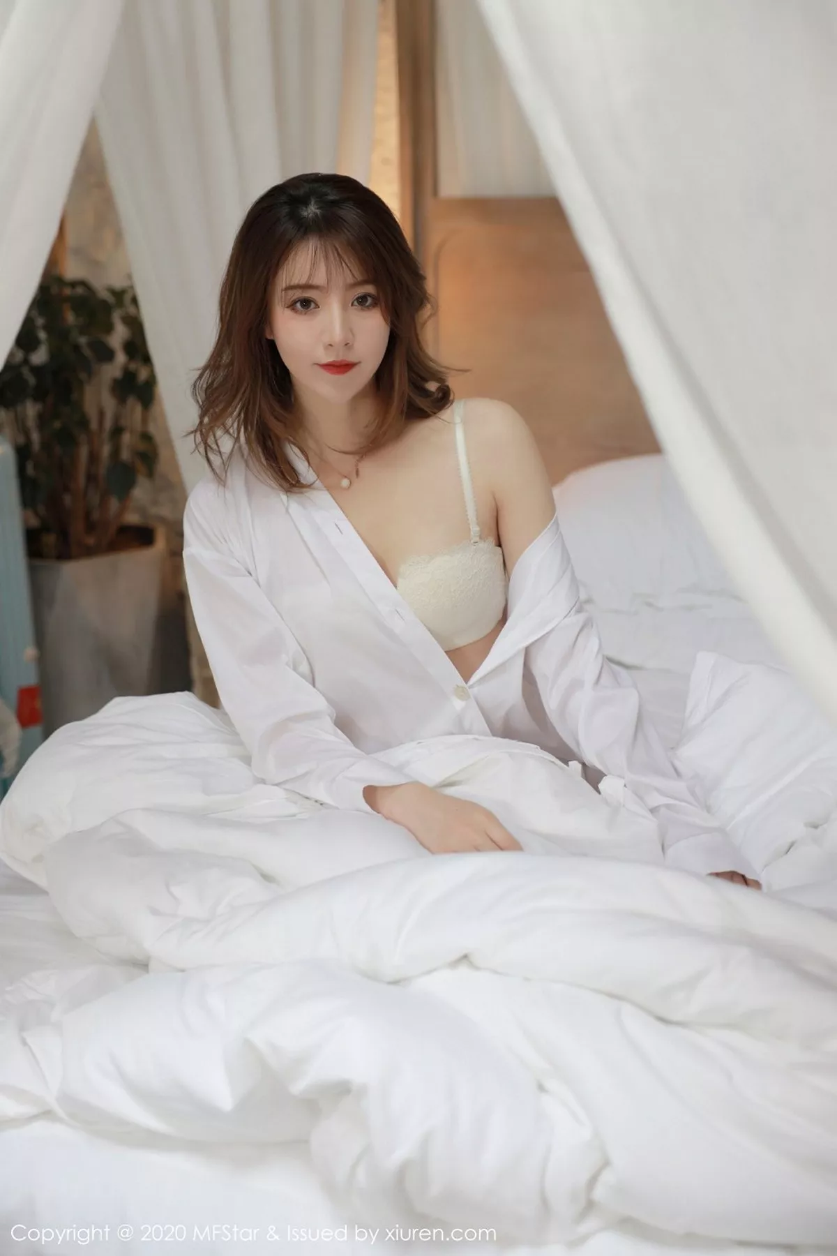 秀人集.com_[MFStar模范学院]Vol.369_嫩模yoo优优大理旅拍性感白衬衣配白丝袜秀完美身材诱惑写真64P