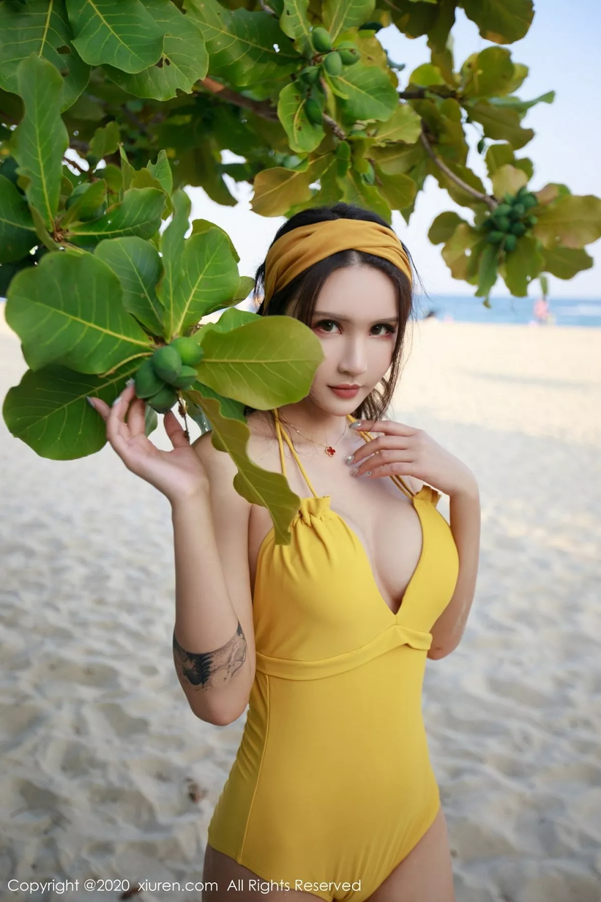 秀人集.com_[XiuRen秀人网]No.2447_嫩模Emily顾奈奈心愿旅拍户外JK制服+海边性感比基尼完美诱惑写真100P