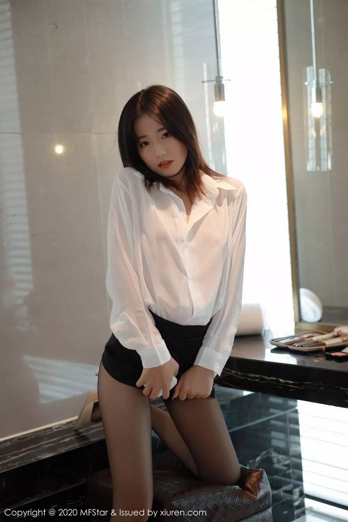 秀人集.com_[MFStar模范学院]Vol.370_嫩模仓井优香经典白衬衫配无内黑丝裤袜撩人诱惑写真50P