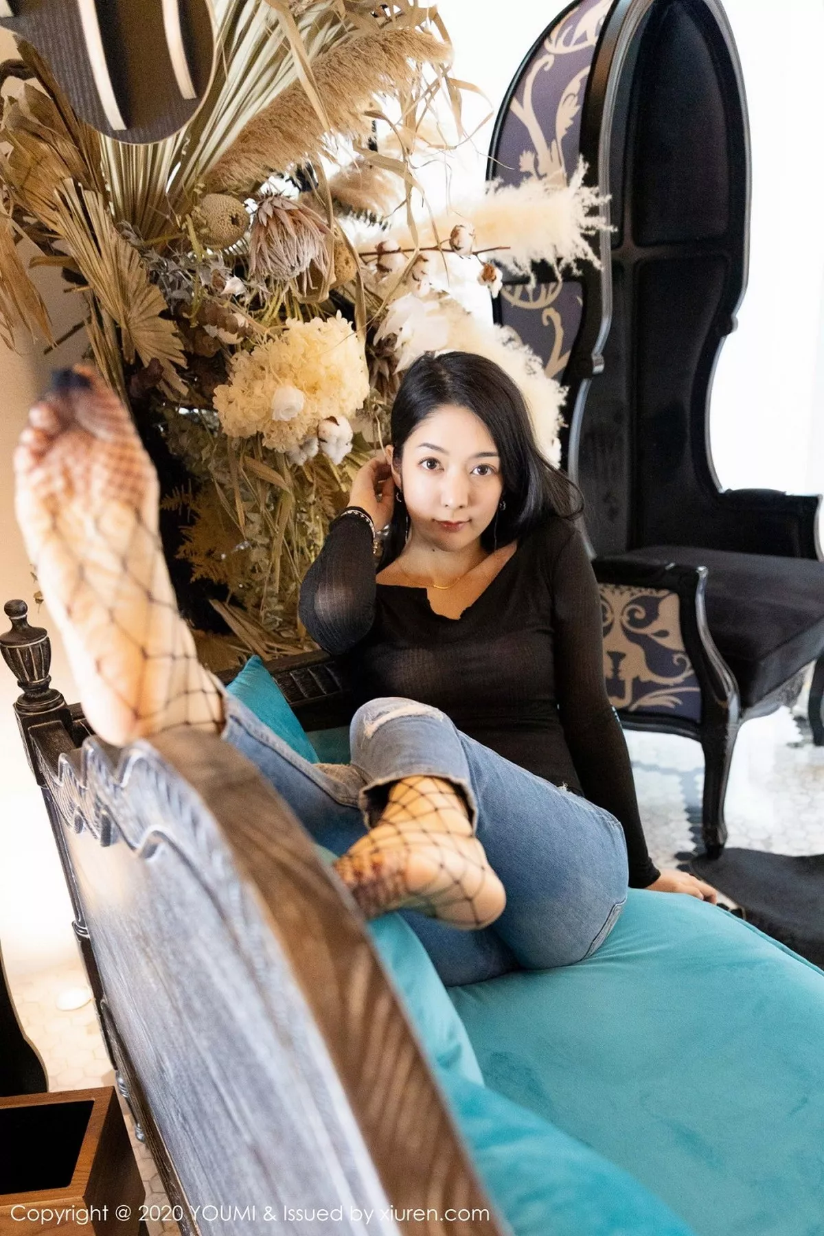 秀人集.com_[YouMi尤蜜荟]Vol.509_女神Angela小热巴大理旅拍脱牛仔裤露黑丝网袜撩人诱惑写真81P