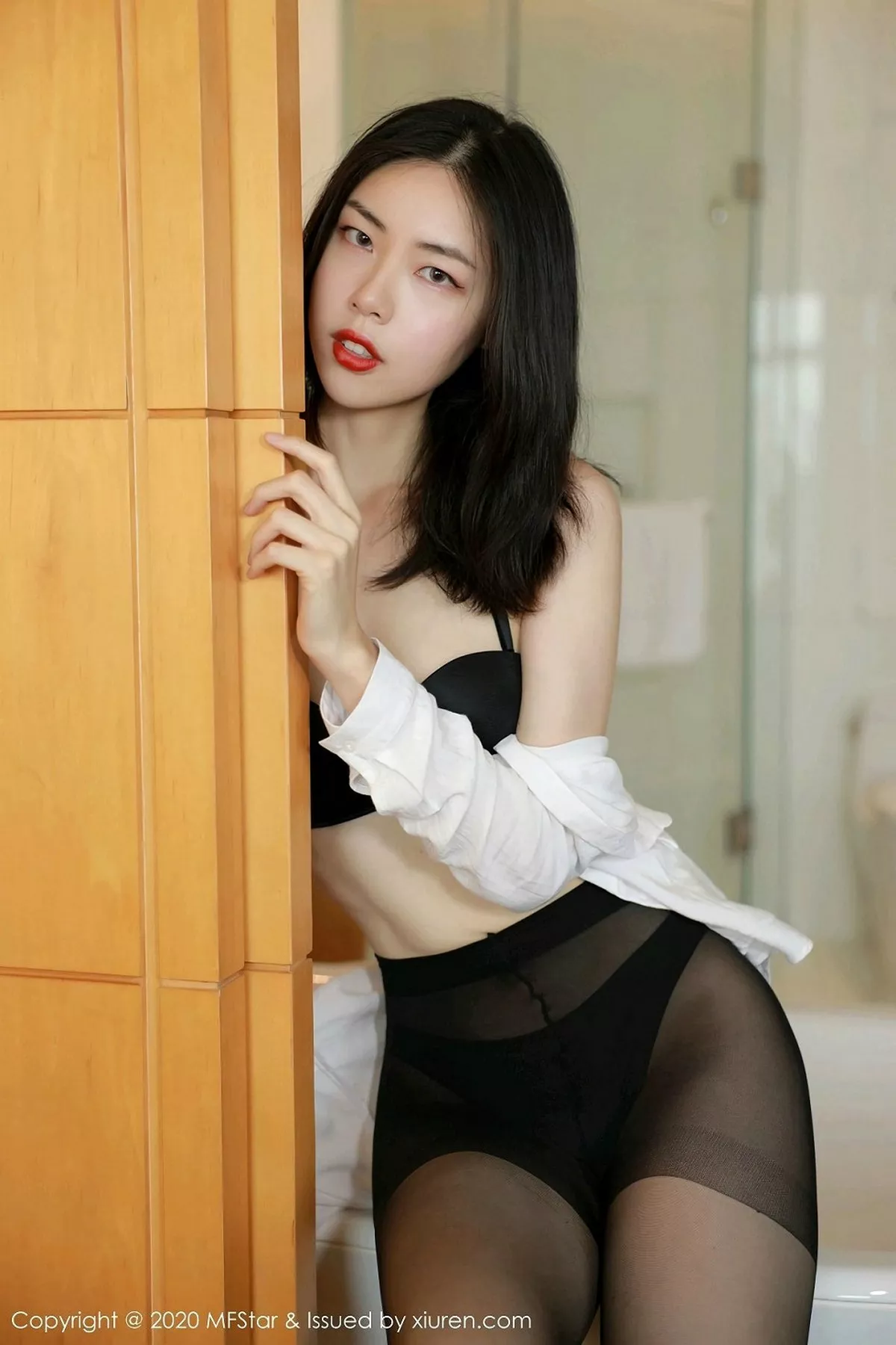 秀人集.com_[MFStar模范学院]Vol.371_嫩模噜噜妞儿经典职场0L主题黑短裙配黑丝裤袜诱惑写真56P