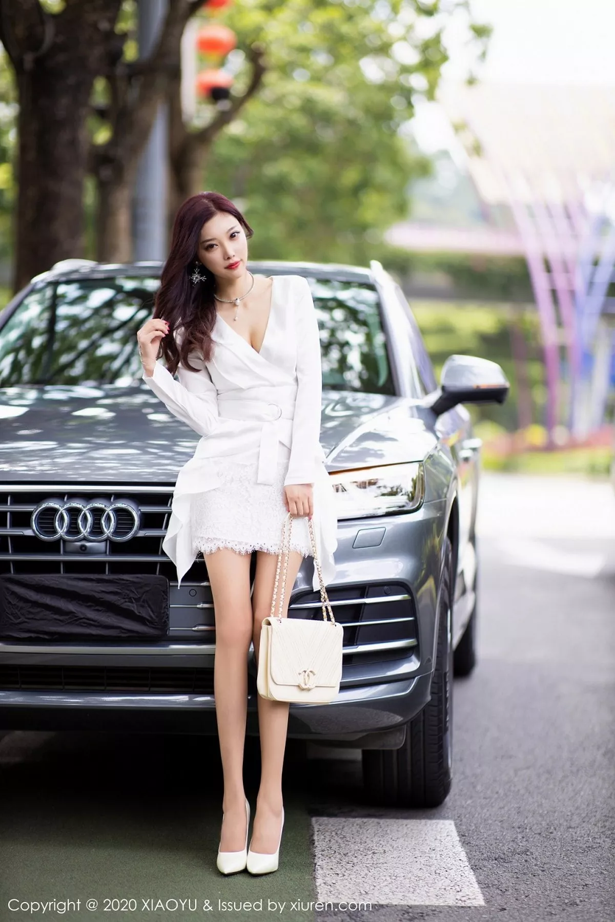 秀人集.com_[XiaoYu画语界]Vol.353_女神杨晨晨sugar阳朔旅拍室外车拍白衬衣配性感内衣诱惑写真84P