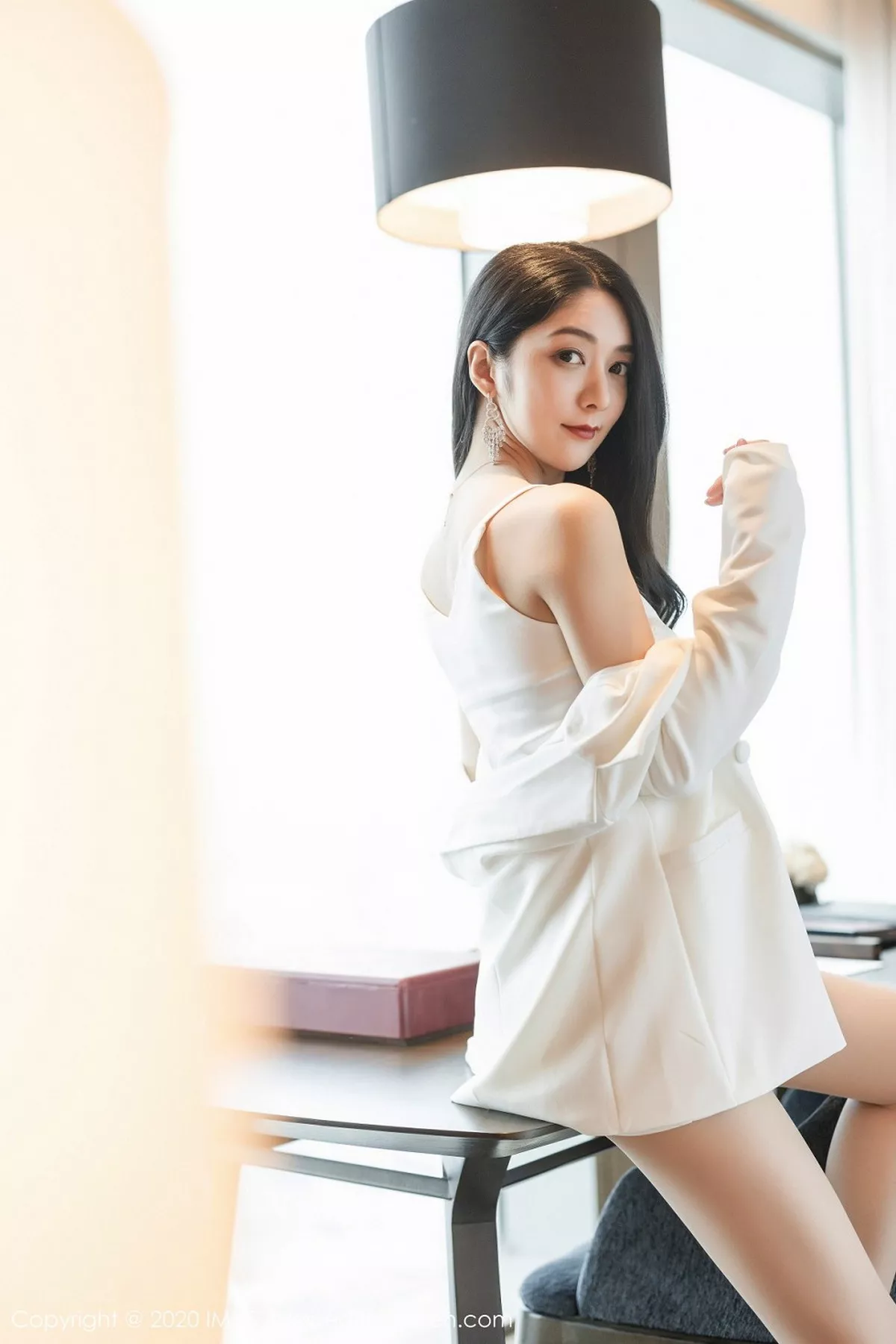 秀人集.com_[IMISS爱蜜社]Vol.484_女神Angela小热巴私房性感白色睡裙配肉丝裤袜撩人诱惑写真73P