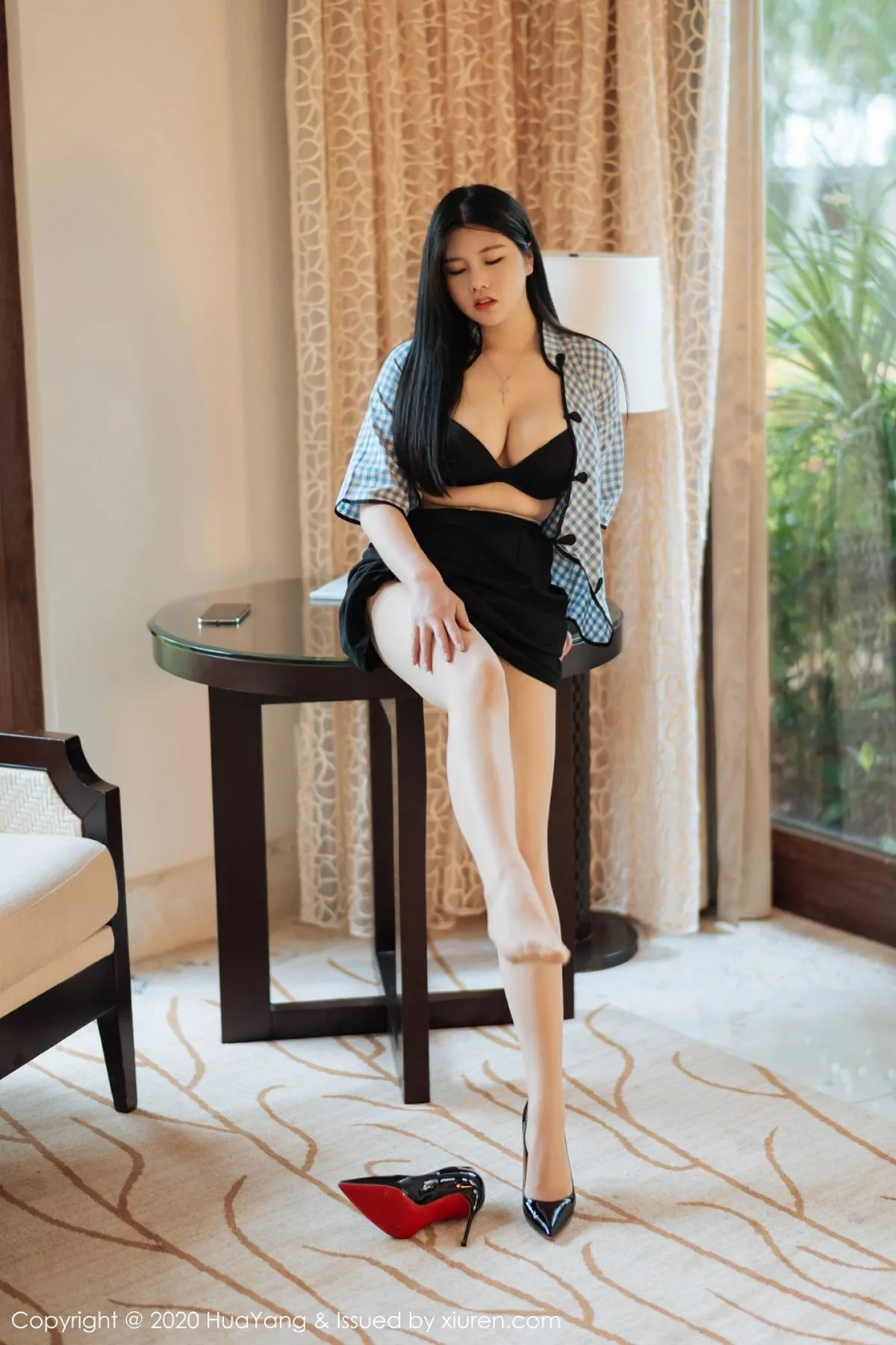 秀人集.com_[HuaYang花漾]Vol.262_女神娜露Selena三亚旅拍性感内衣配肉丝裤袜秀完美身材诱惑写真64P