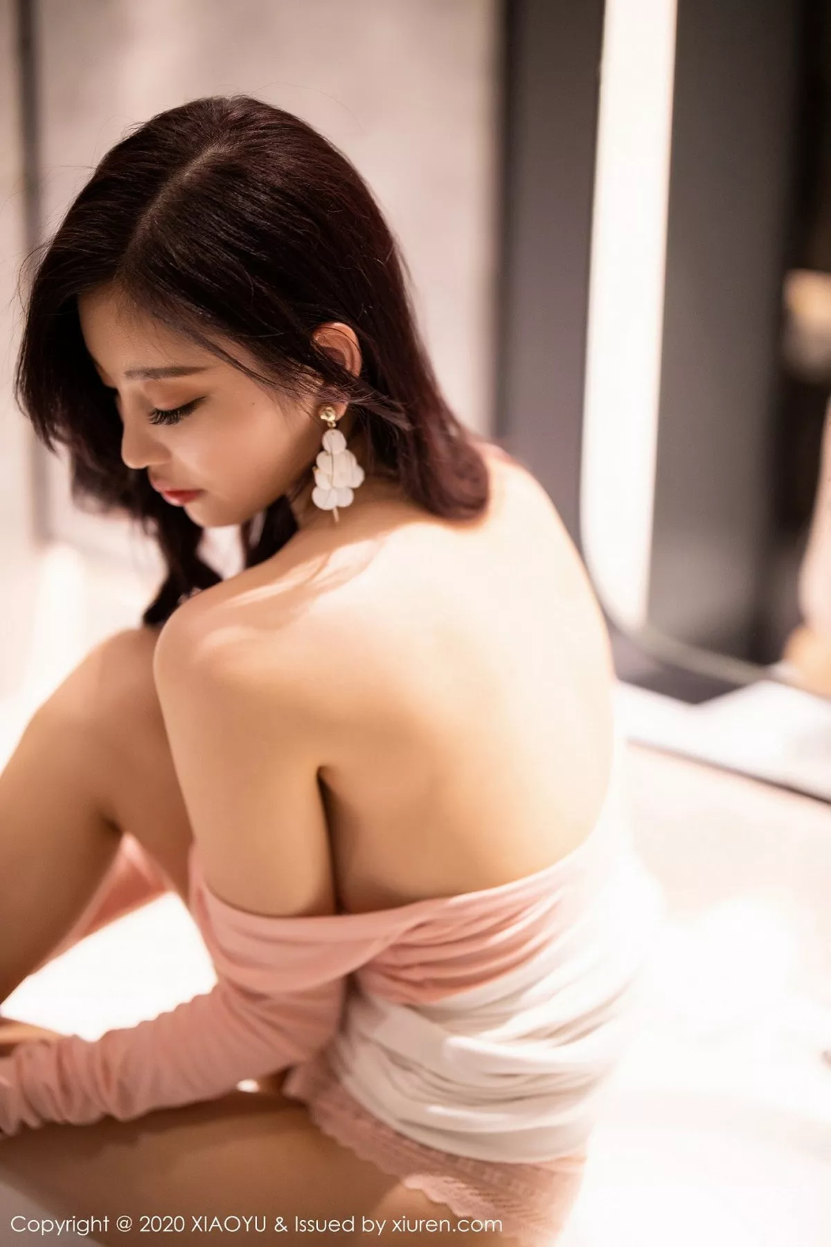 秀人集.com_[XiaoYu画语界]Vol.333_女神杨晨晨sugar私房淡粉色华衣裹身配肉丝裤袜妩媚诱惑写真50P