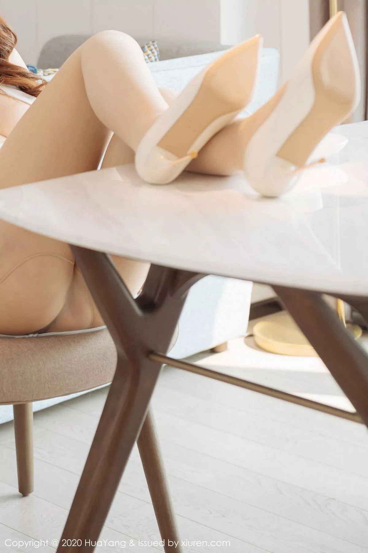 秀人集.com_[HuaYang花漾]Vol.263_嫩模欧阳LuLu私房性感白色开胸连身裙配肉丝裤袜诱惑写真41P