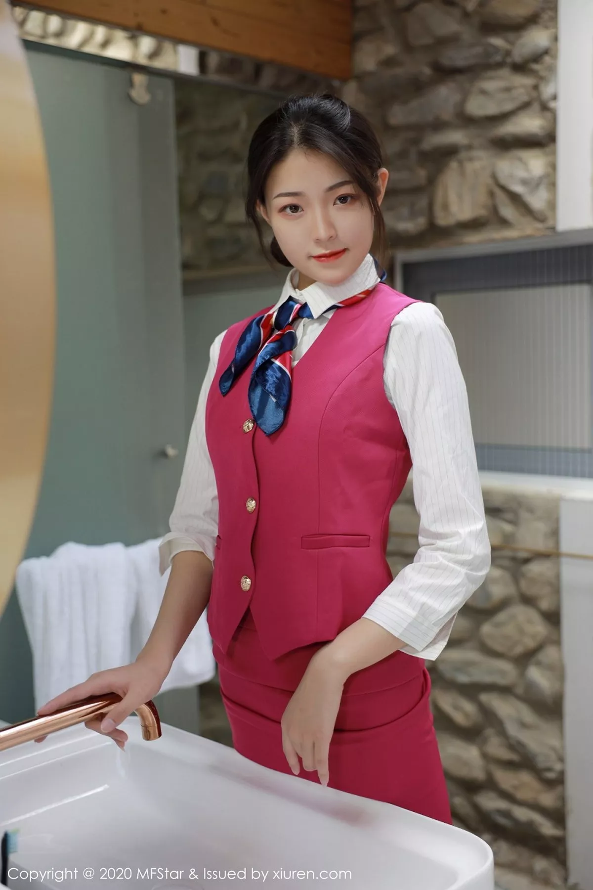 秀人集.com_[MFStar模范学院]Vol.356_嫩模Laura苏雨彤大理旅拍性感空乘制服半脱撩人诱惑写真60P