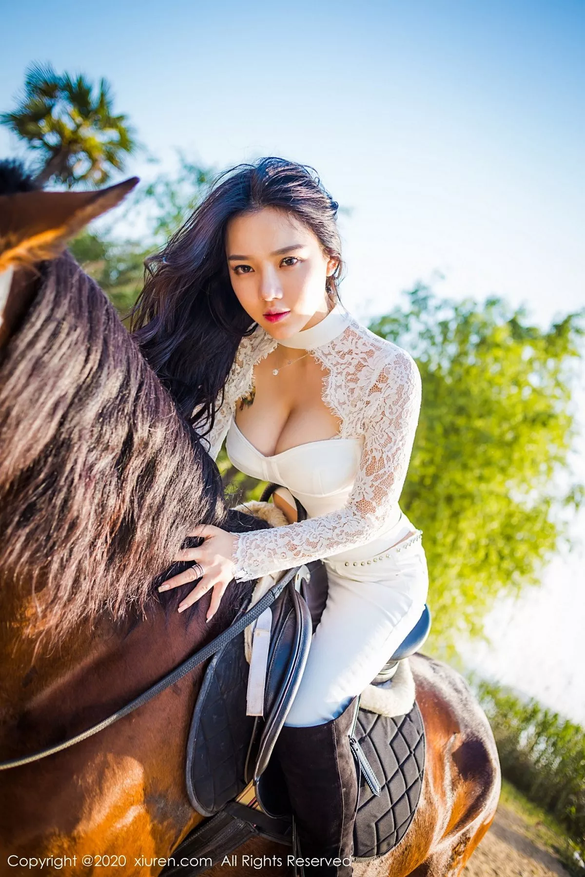 秀人集.com_[XiuRen秀人网]No.2380_嫩模夏雪爱户外JK制服+白色缕空马术服秀完美身材性感写真41P