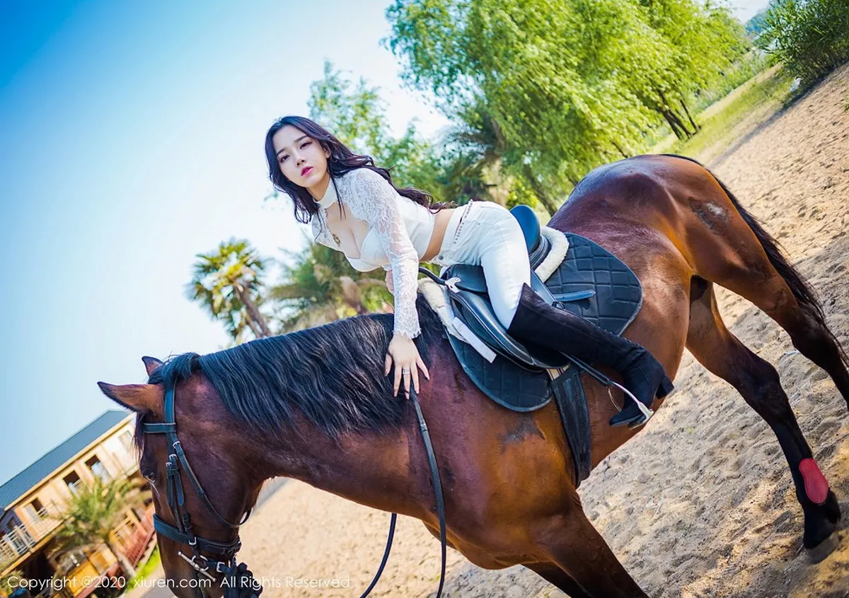 秀人集.com_[XiuRen秀人网]No.2380_嫩模夏雪爱户外JK制服+白色缕空马术服秀完美身材性感写真41P