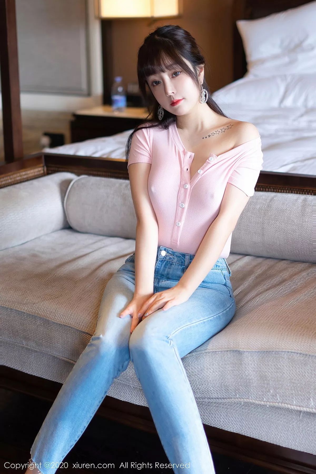 秀人集.com_[XiuRen秀人网]No.2536_女神王雨纯西双版纳旅拍私房粉色薄透死库水秀丰满身材诱惑写真46P