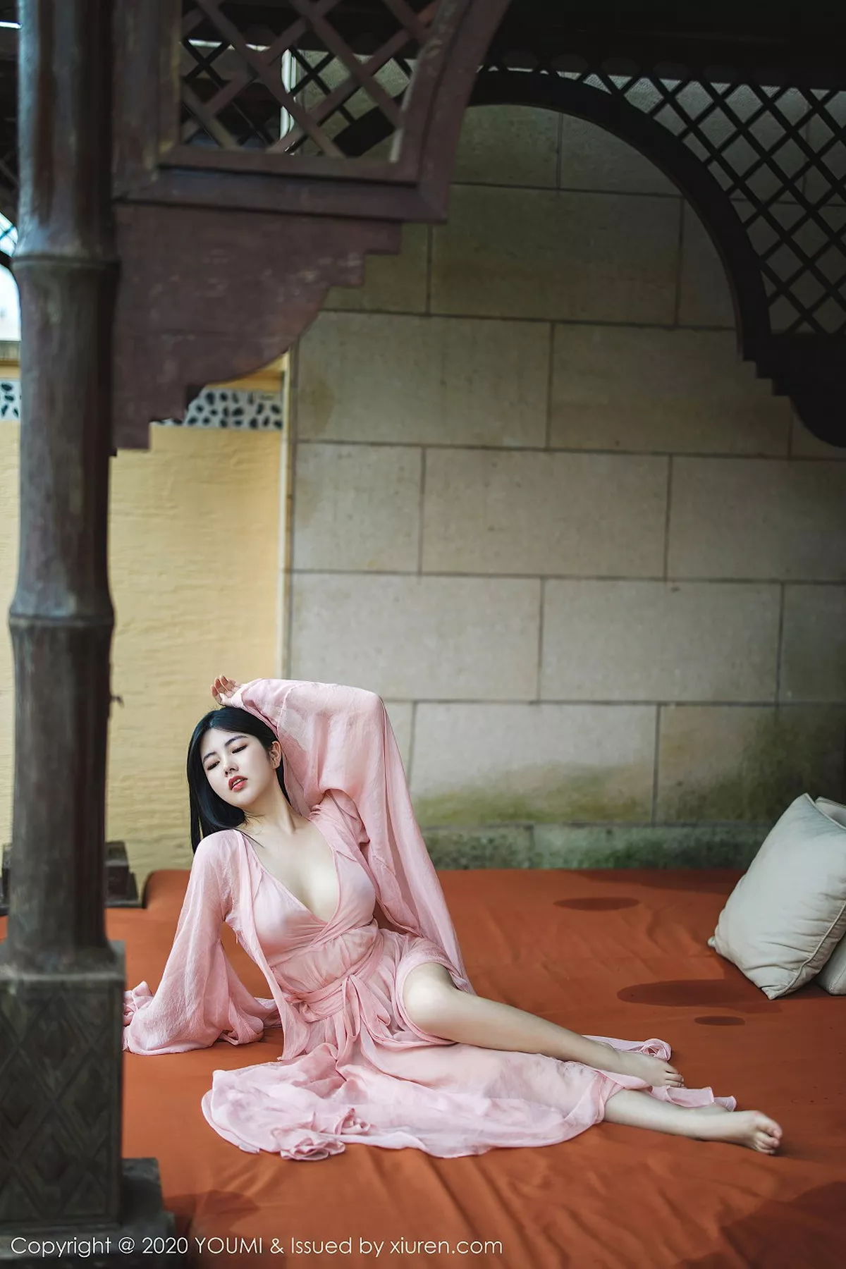 秀人集.com_[YouMi尤蜜荟]Vol.523_女神娜露Selena西双版纳旅拍轻薄粉色长裙秀傲人豪乳诱惑写真89P