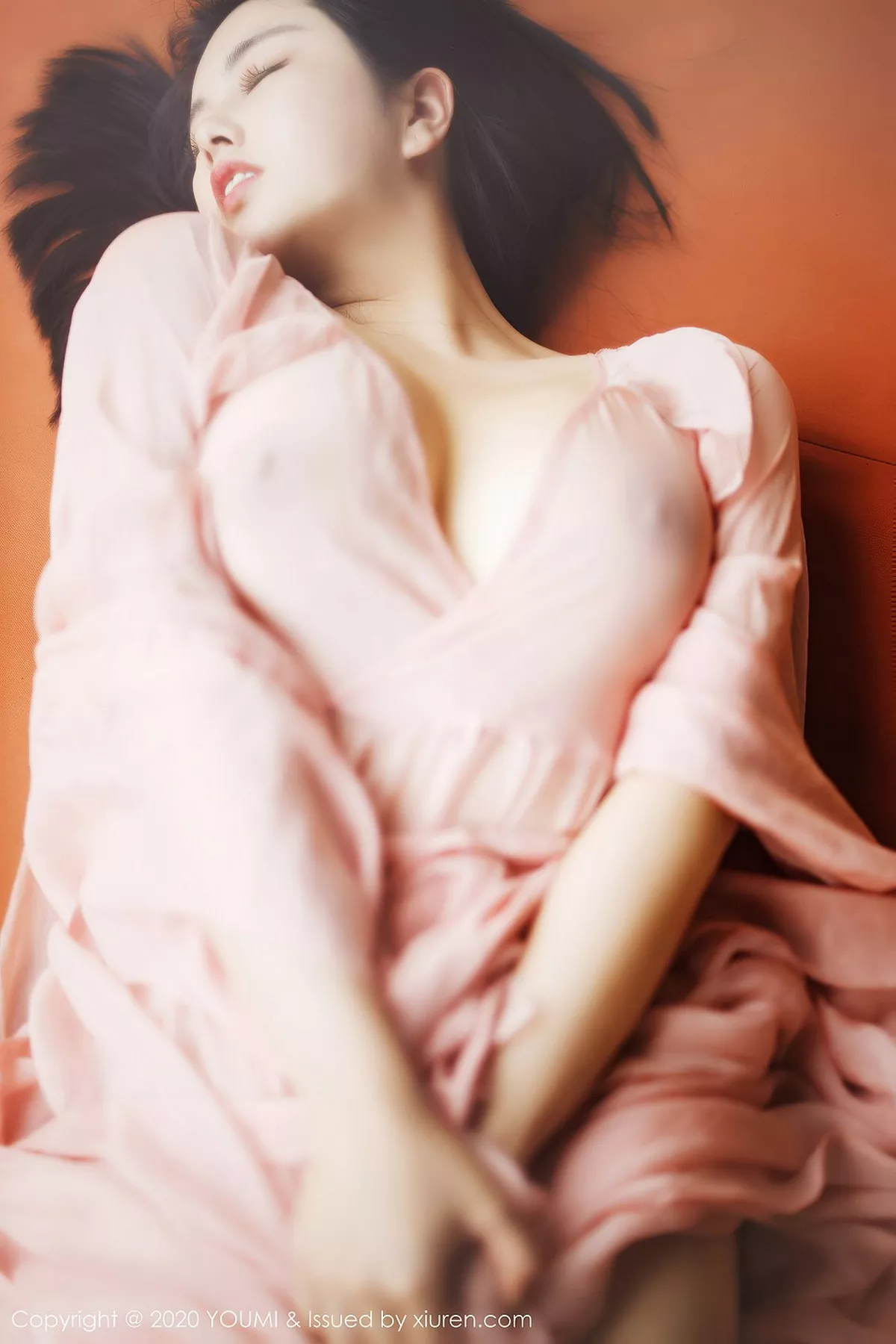 秀人集.com_[YouMi尤蜜荟]Vol.523_女神娜露Selena西双版纳旅拍轻薄粉色长裙秀傲人豪乳诱惑写真89P