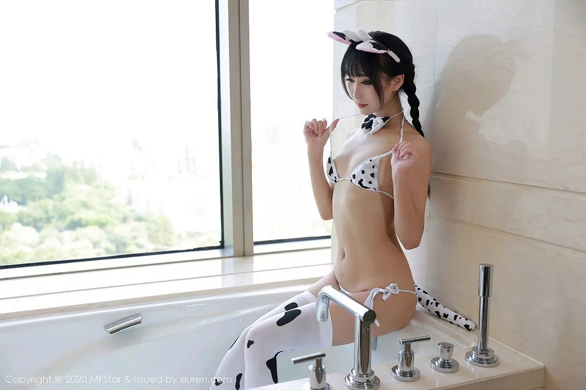 秀人集.com_[MFStar模范学院]Vol.382_嫩模小果冻儿jelly牛奶三点式内衣秀完美身材诱惑写真60P