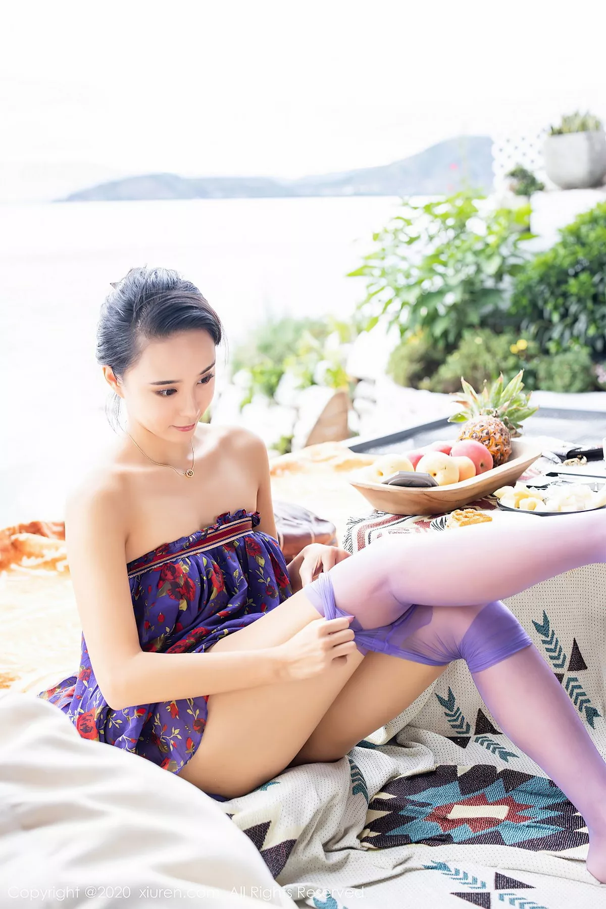 秀人集.com_[XiuRen秀人网]No.2544_嫩模蓝夏Akasha户外紫色花衣配紫丝裤袜秀美腿玉足诱惑写真49P