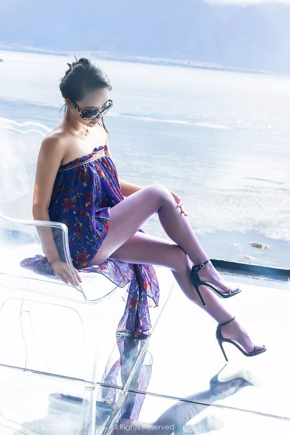 秀人集.com_[XiuRen秀人网]No.2544_嫩模蓝夏Akasha户外紫色花衣配紫丝裤袜秀美腿玉足诱惑写真49P