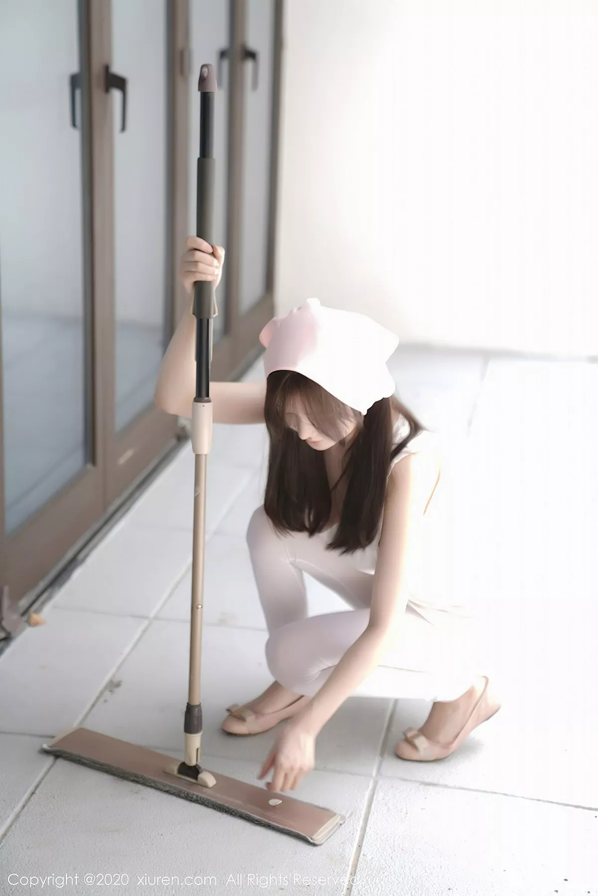 秀人集.com_[XiuRen秀人网]No.2557_女神糯美子Mini性感家政女仆主题超薄无内白丝裤袜极致诱惑写真106P