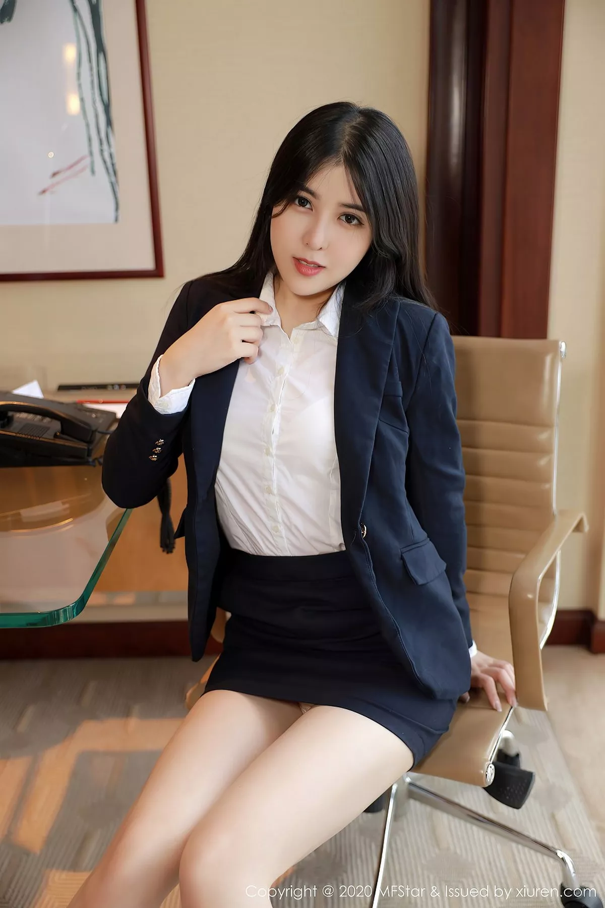 秀人集.com_[MFStar模范学院]Vol.385_嫩模韩静安经典职业秘书OL主题撩裙露性感翘臀诱惑写真61P