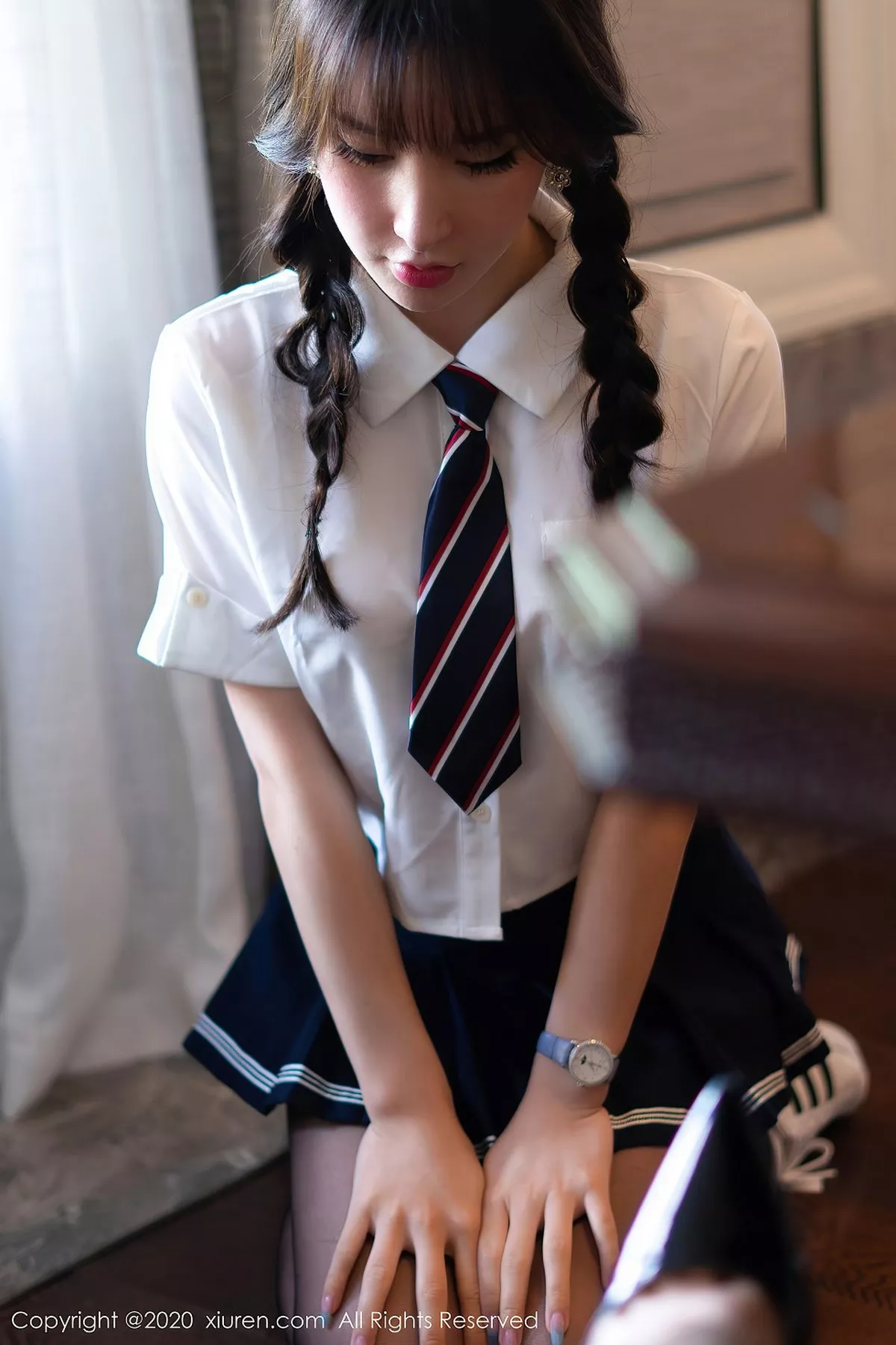 秀人集.com_[XiuRen秀人网]No.2559_女神周于希Sandy西双版纳旅拍JK制服半脱露开档黑丝裤袜诱惑写真80P