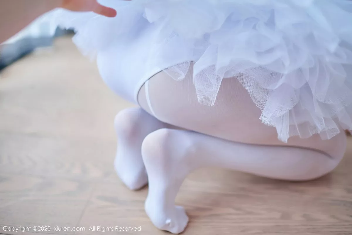 秀人集.com_[XiuRen秀人网]No.2560_嫩模白露小猪私房白色芭蕾练功服无内秀火辣身材极致诱惑写真41P