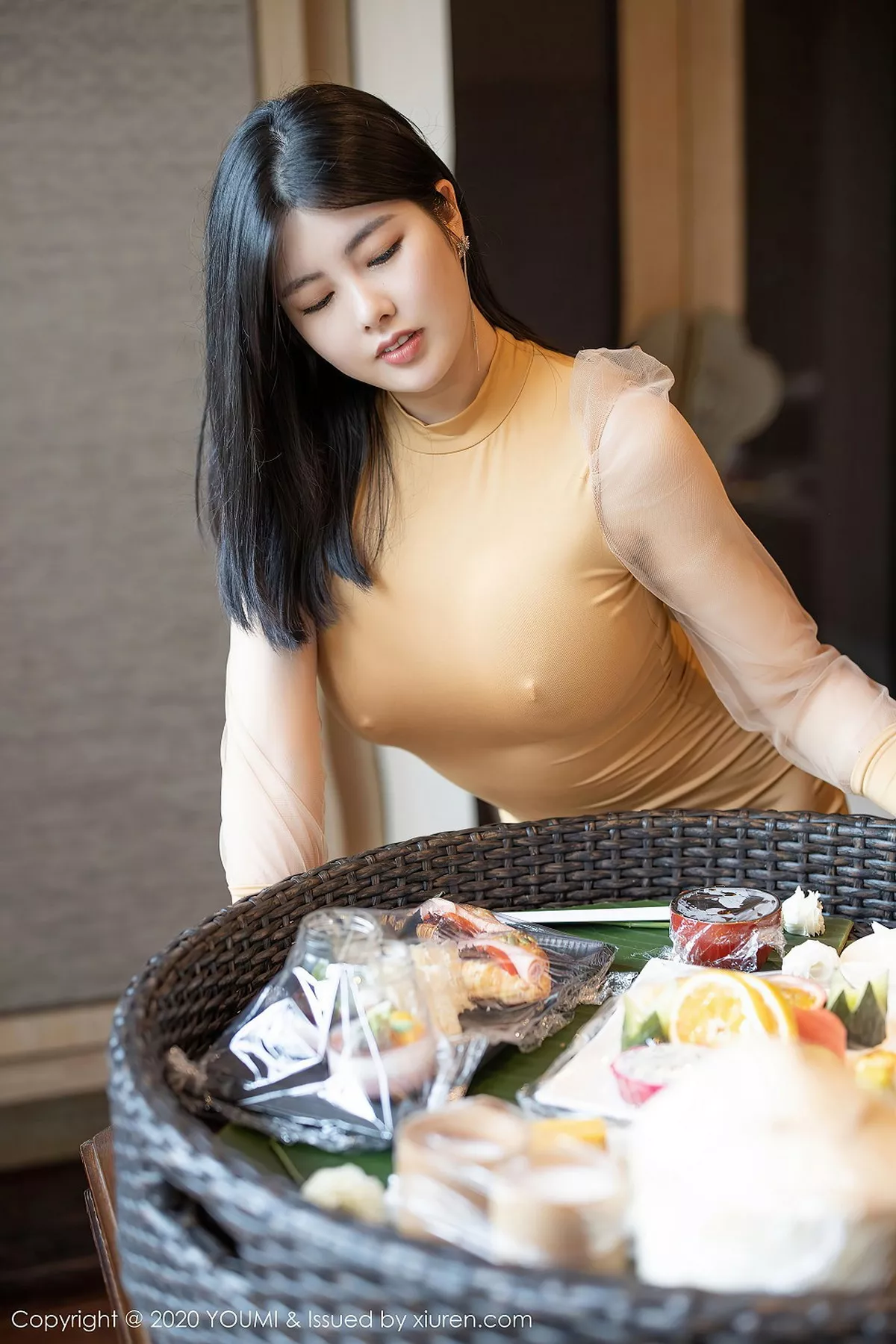 秀人集.com_[YouMi尤蜜荟]Vol.528_女神娜露Selena西双版纳旅拍真空典雅礼裙秀豪乳激凸诱惑写真48P