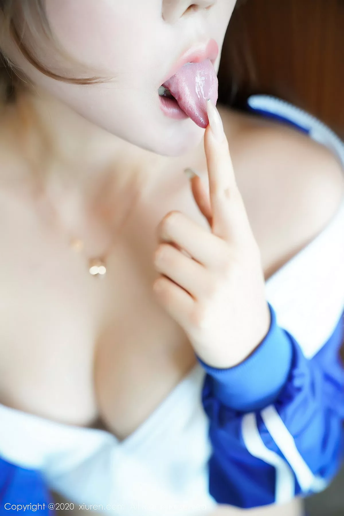 秀人集.com_[XiuRen秀人网]No.2586_嫩模柴婉艺Averie清纯校服主题蓝白运动校服半脱撩人诱惑写真48P