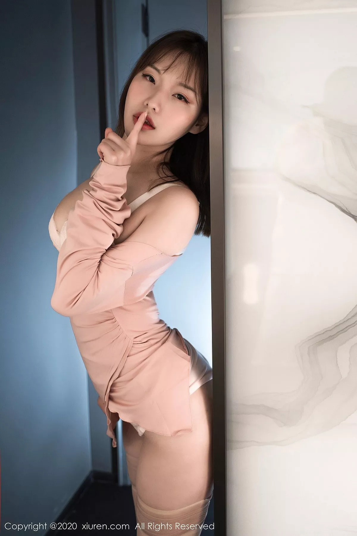 秀人集.com_[XiuRen秀人网]No.2481_嫩模范小宣fancy大理旅拍白色透明T恤+蕾丝连裤袜撩人诱惑写真55P