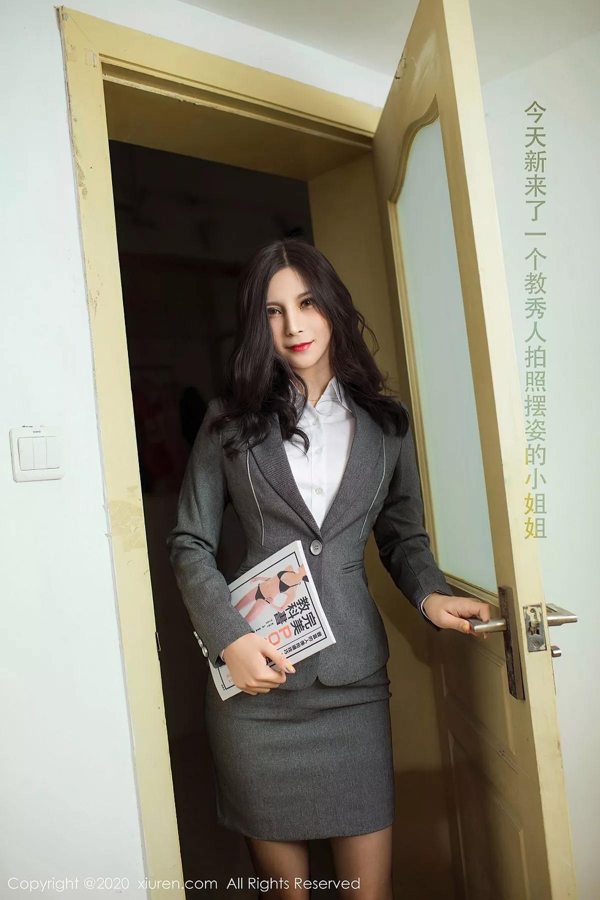 秀人集.com_[XiuRen秀人网]No.2591_嫩模小蛮妖Yummy教学摆姿拍照主题脱黑丝裤袜秀完美身材诱惑写真61P