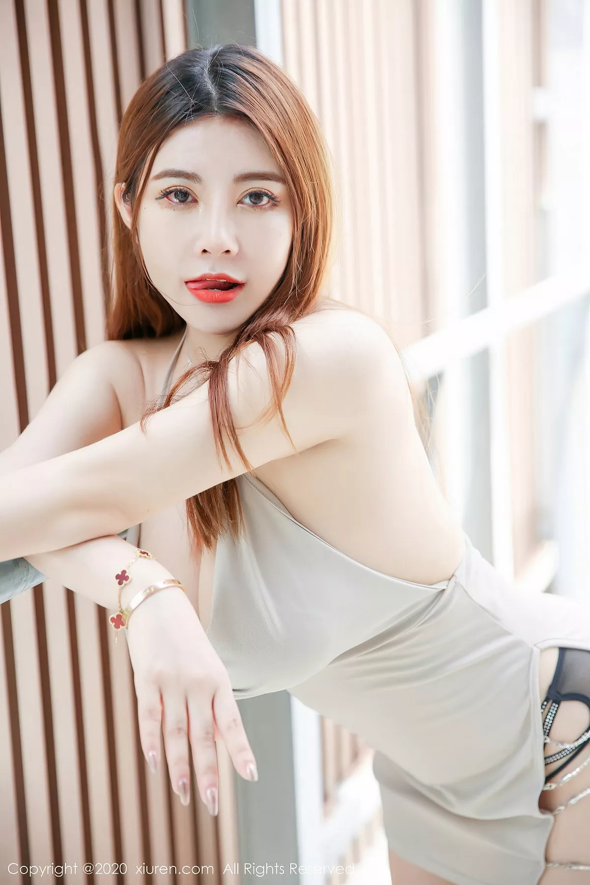 秀人集.com_[XiuRen秀人网]No.2593_嫩模软软Roro三亚旅拍典雅吊裙居家女友主题秀丰满身材诱惑写真48P