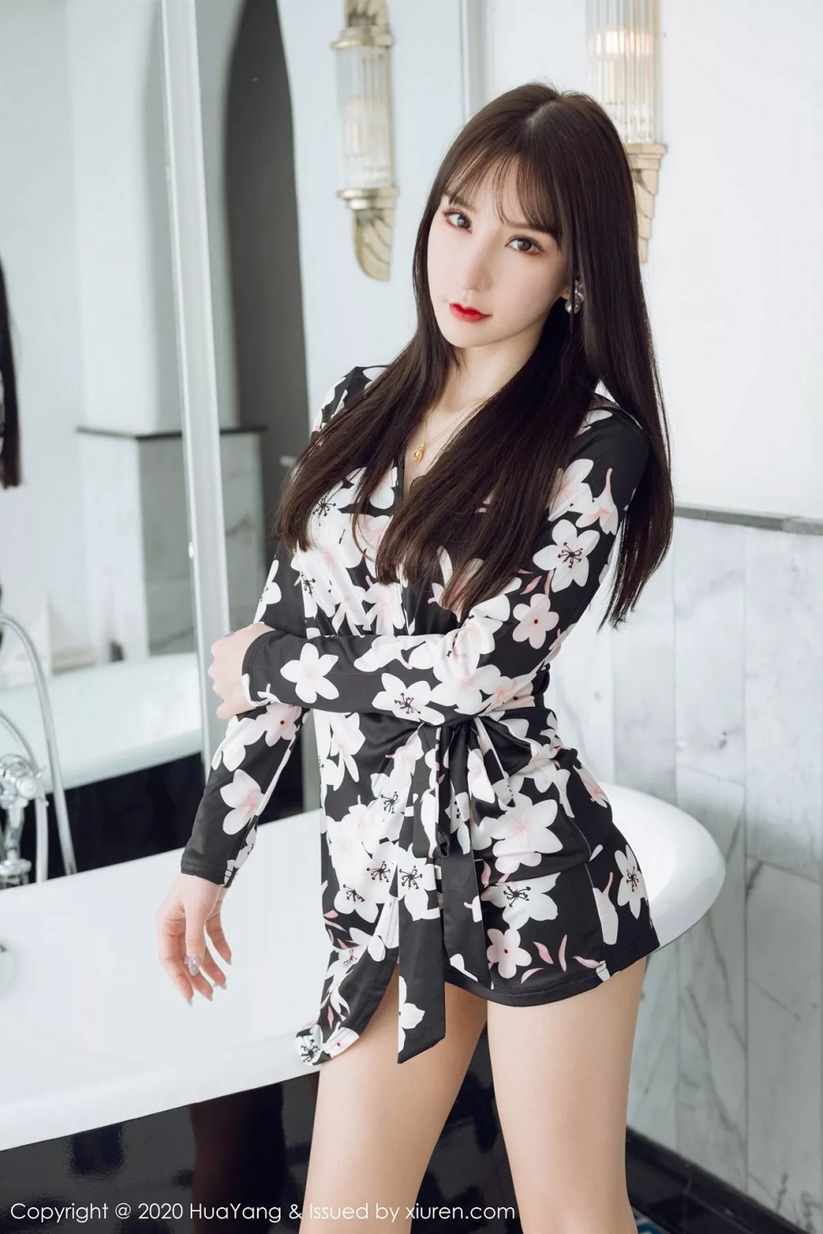 秀人集.com_[HuaYang花漾]Vol.296_女神周于希Sandy大理旅拍脱团花和服露无内肉丝裤袜诱惑写真60P