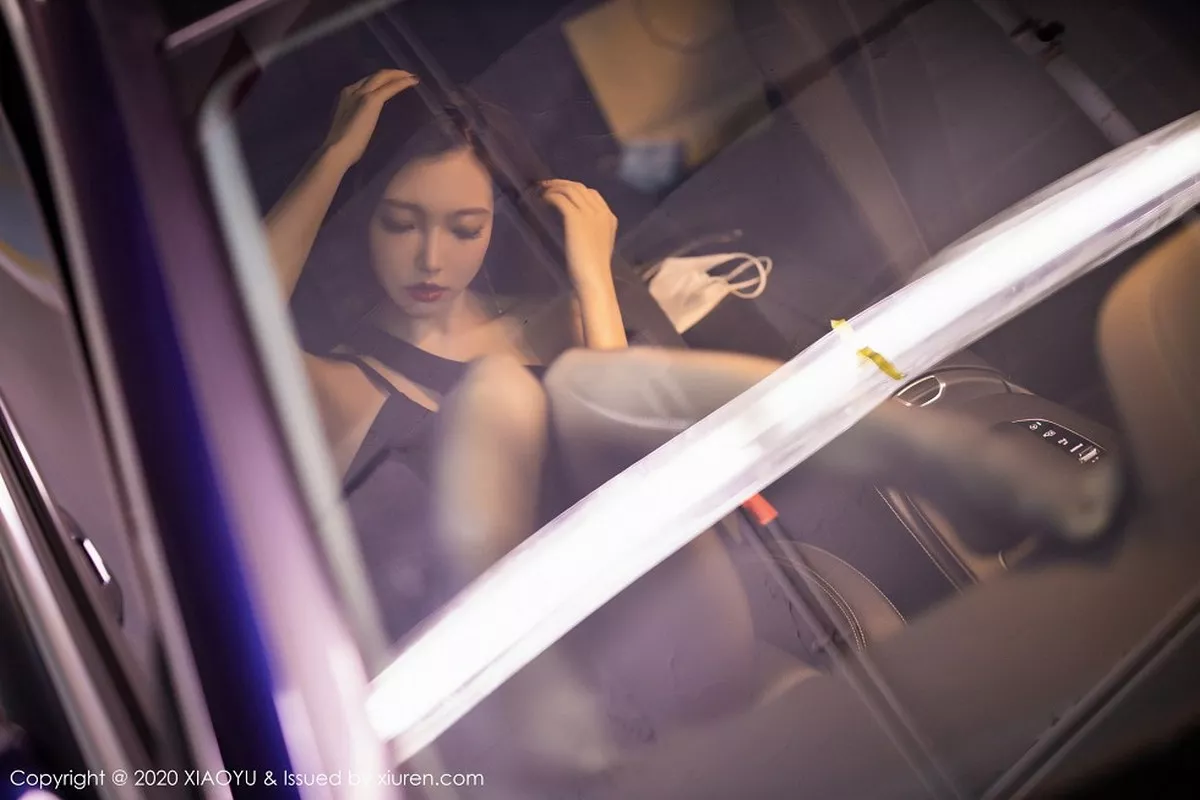 秀人集.com_[XiaoYu画语界]Vol.356_女神冯木木LRIS绚丽光影时尚车拍主题无内黑丝裤袜诱惑写真110P