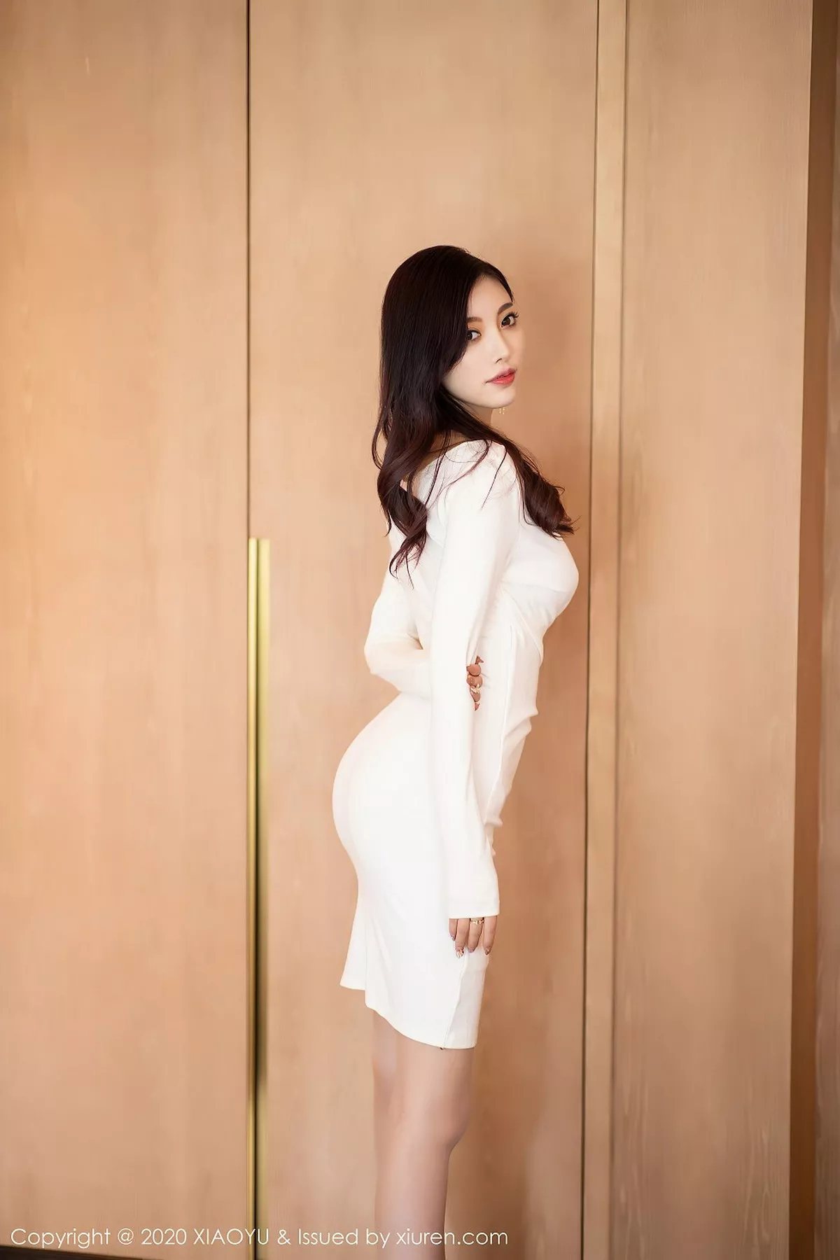 秀人集.com_[XiaoYu画语界]Vol.377_女神杨晨晨sugar阳朔旅拍典雅白色礼裙配肉丝裤袜魅惑写真76P