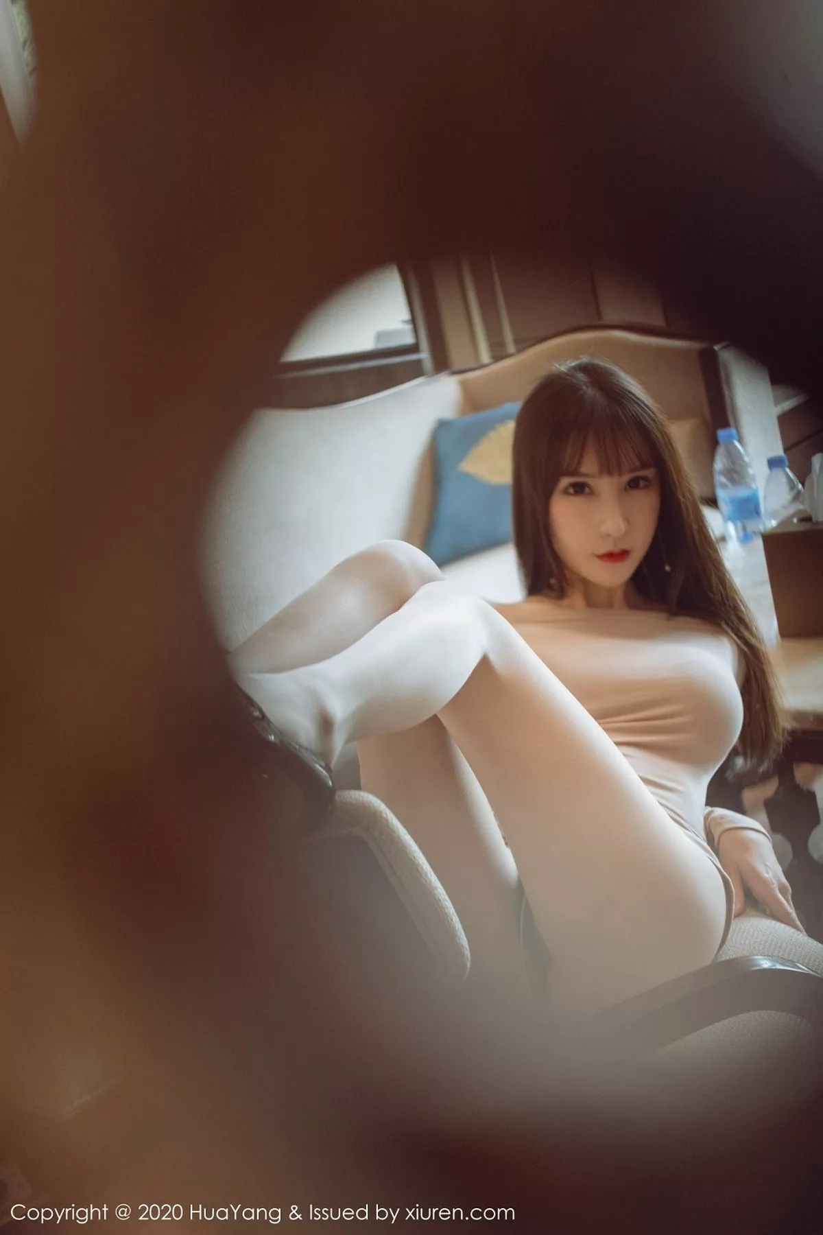 秀人集.com_[HuaYang花漾]Vol.305_女神周于希Sandy西双版纳旅拍米色连身裙秀完美身材诱惑写真72P