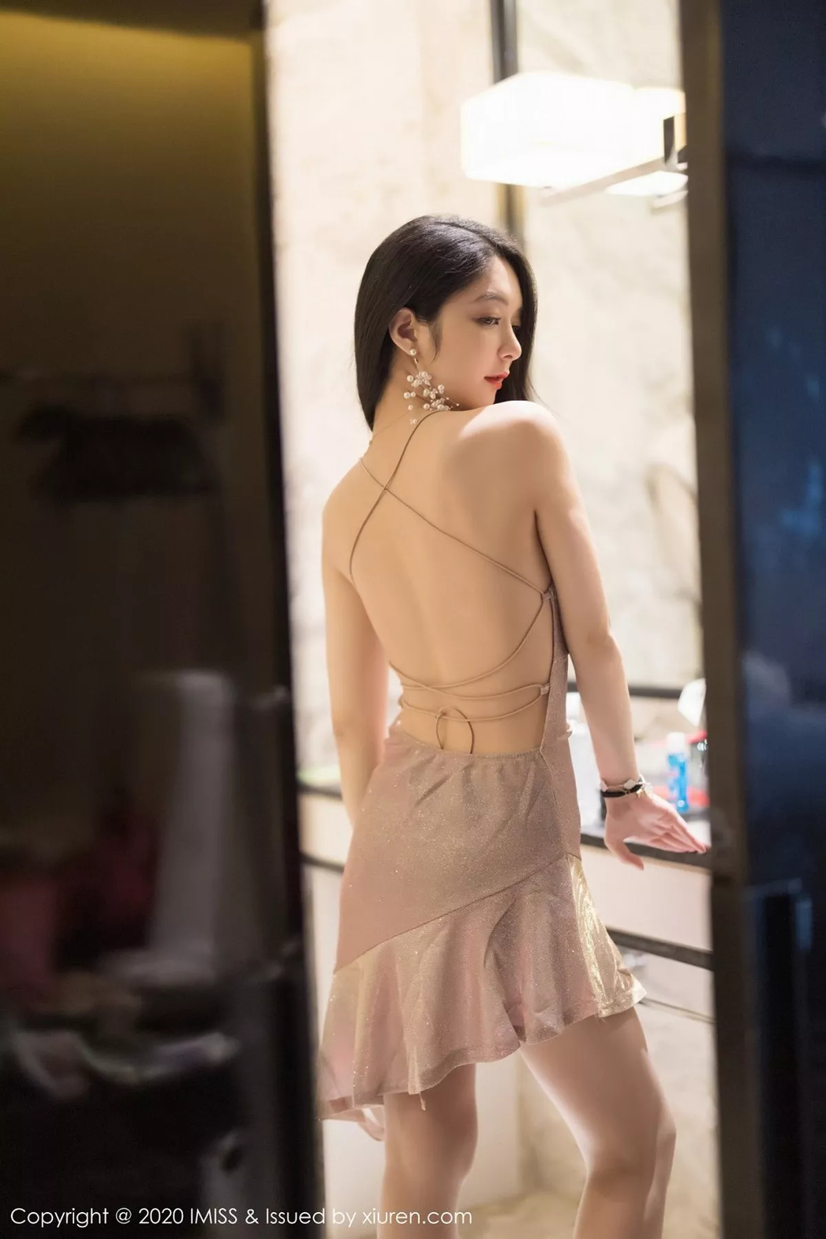 秀人集.com_[IMISS爱蜜社]Vol.511_女神Angela小热巴私房典雅吊裙配肉丝裤袜秀完美身材诱惑写真55P