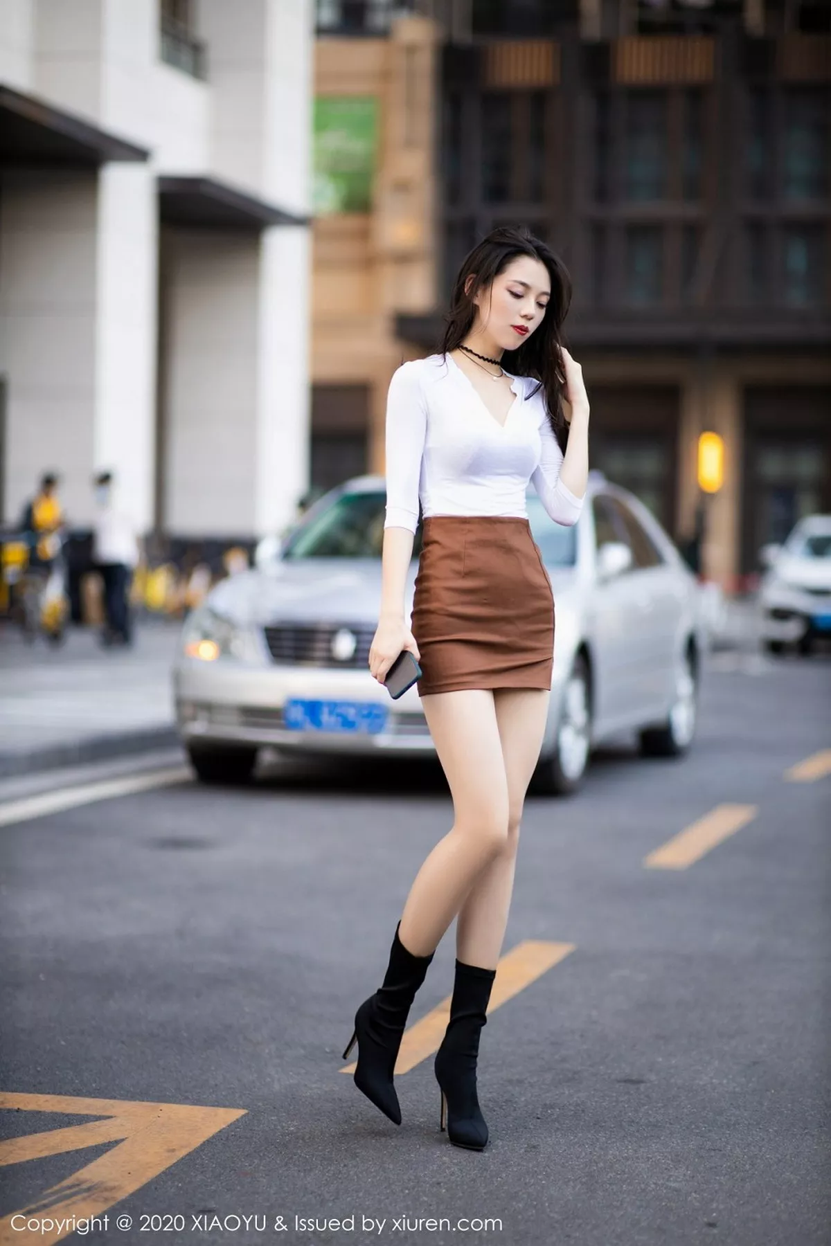 秀人集.com_[XiaoYu画语界]Vol.387_嫩模言沫靓丽户外车拍主题性感红色内衣配肉丝袜诱惑写真105P